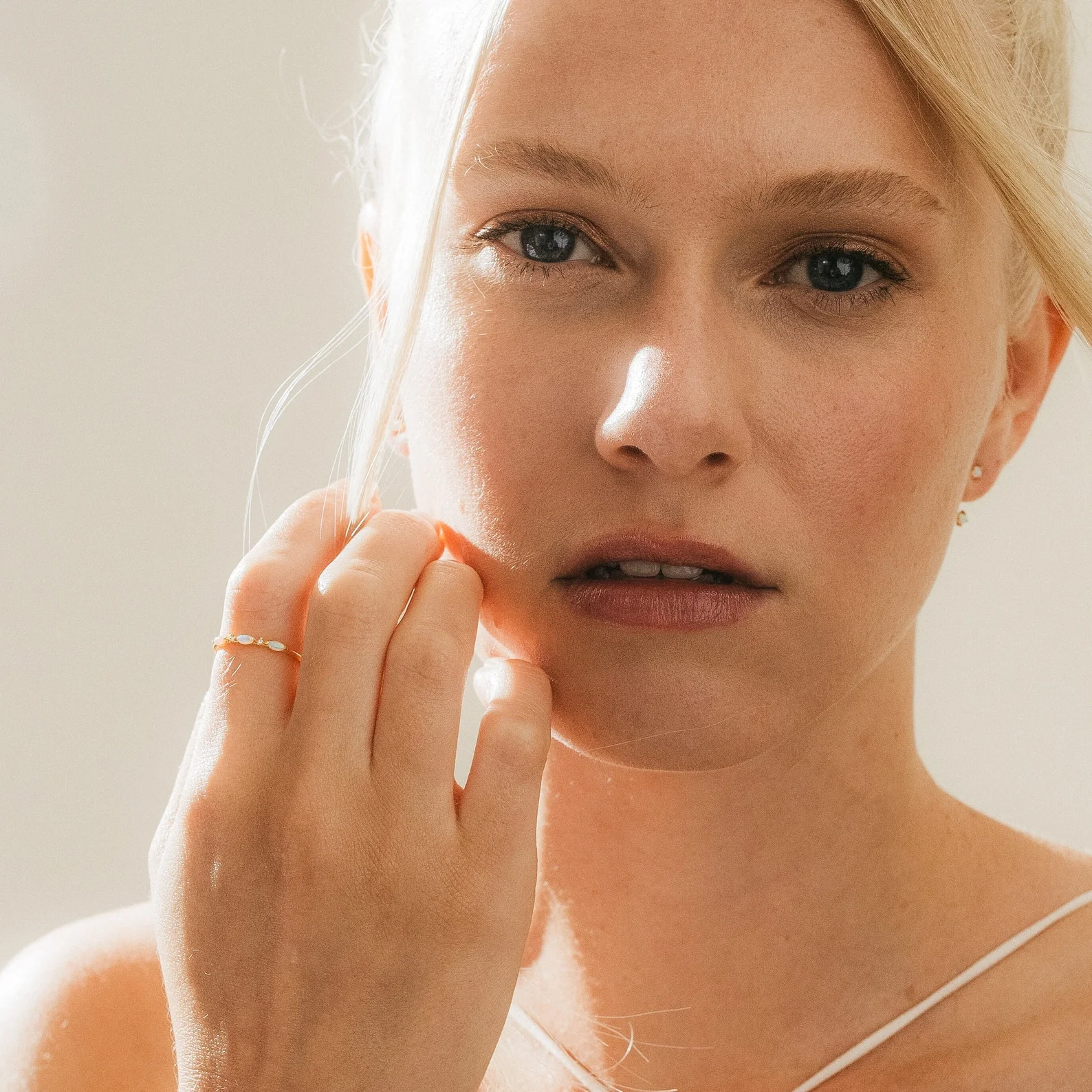 Alessia Trio Opal Ring - Image 4