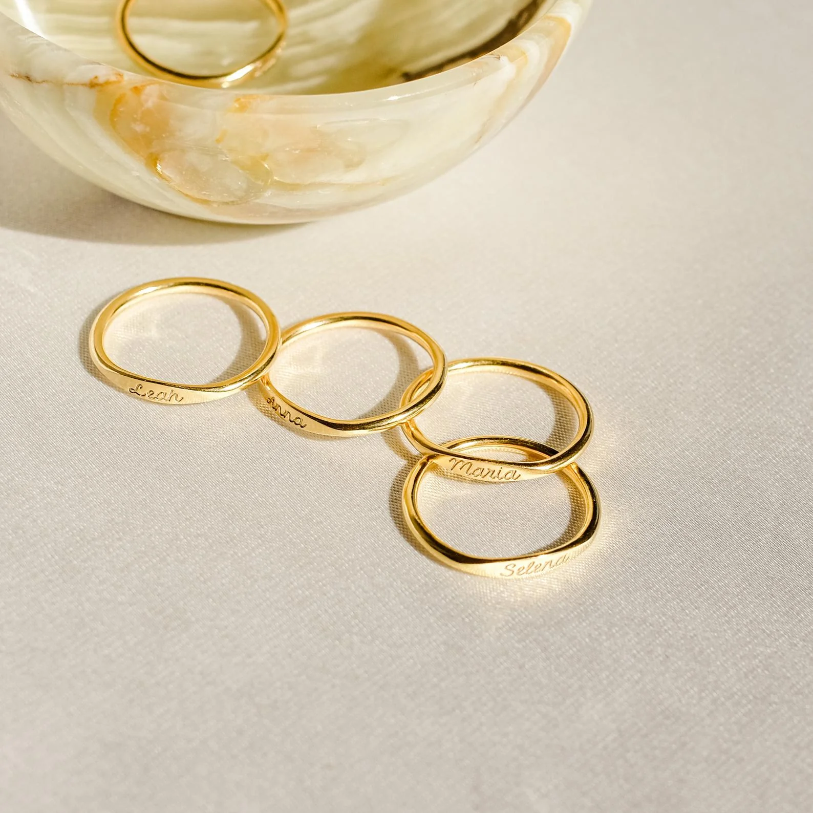 Ann Skinny Name Ring in 18K Gold - Image 5