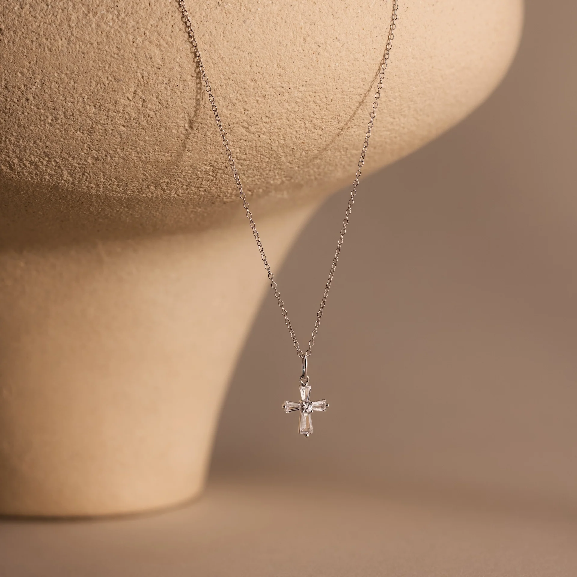 Art Deco Cross Necklace in Silver - Image 5
