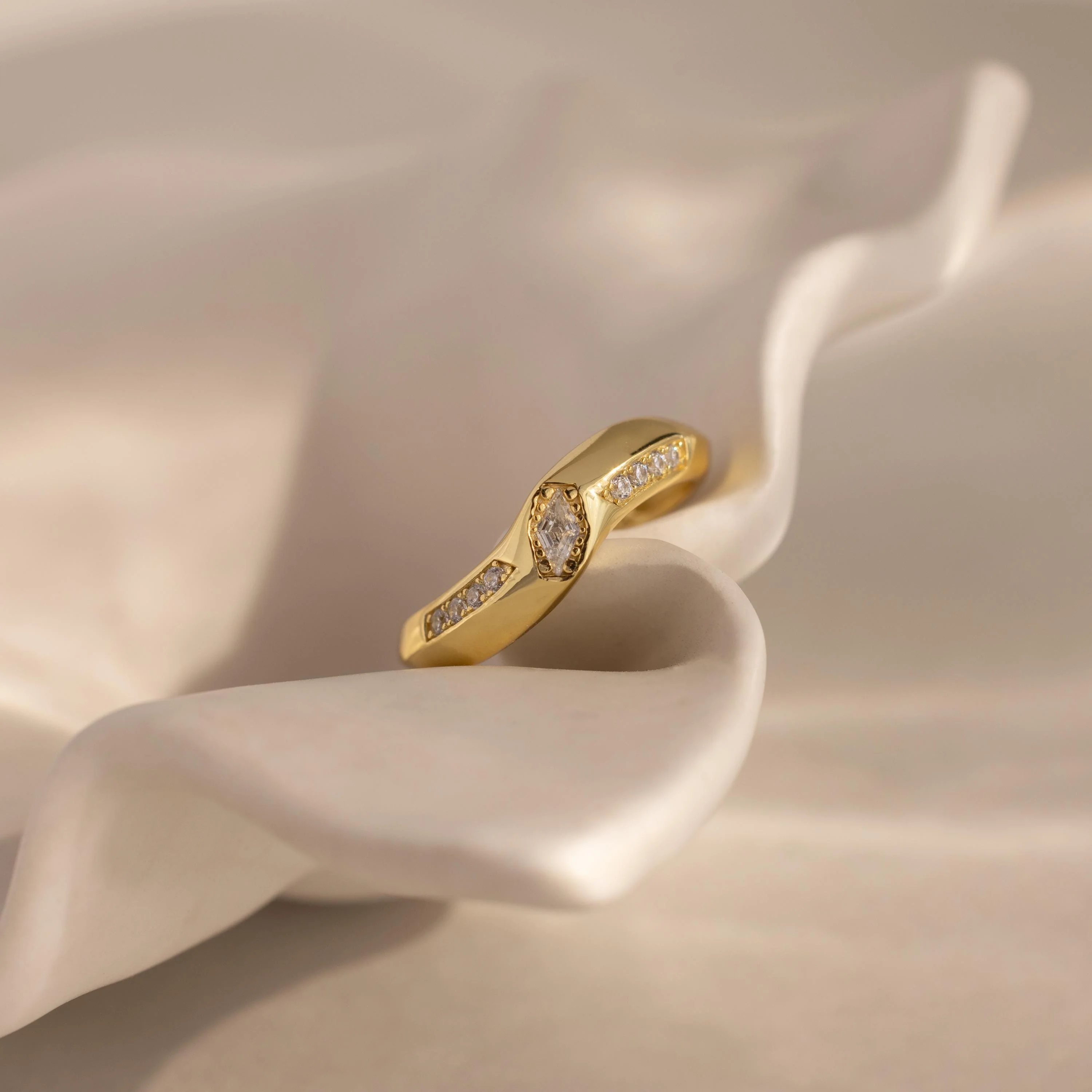Art Deco Diamond Wave Ring - Image 5