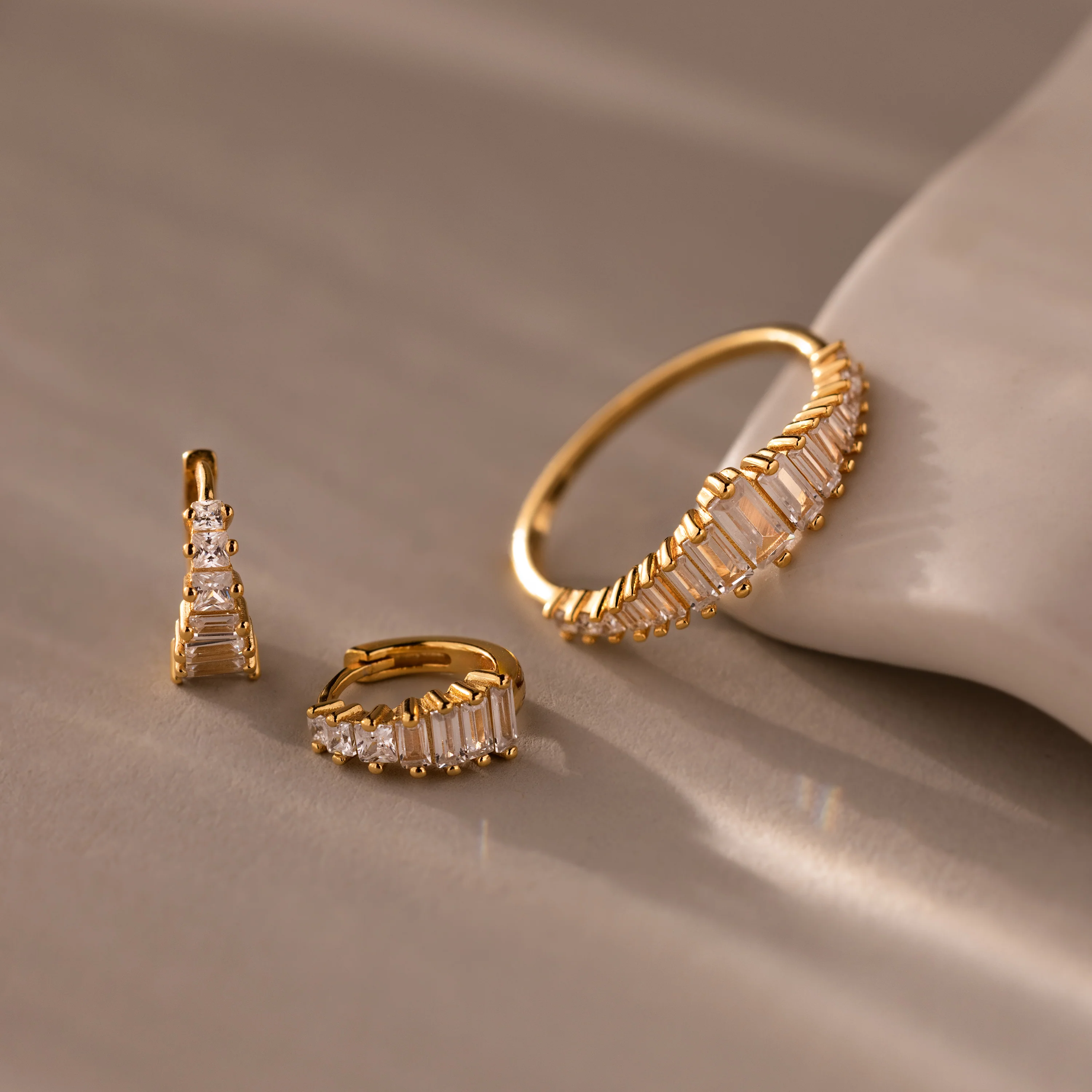 Art Deco Diamond Earrings & Ring Set in 18K Gold - Image 5