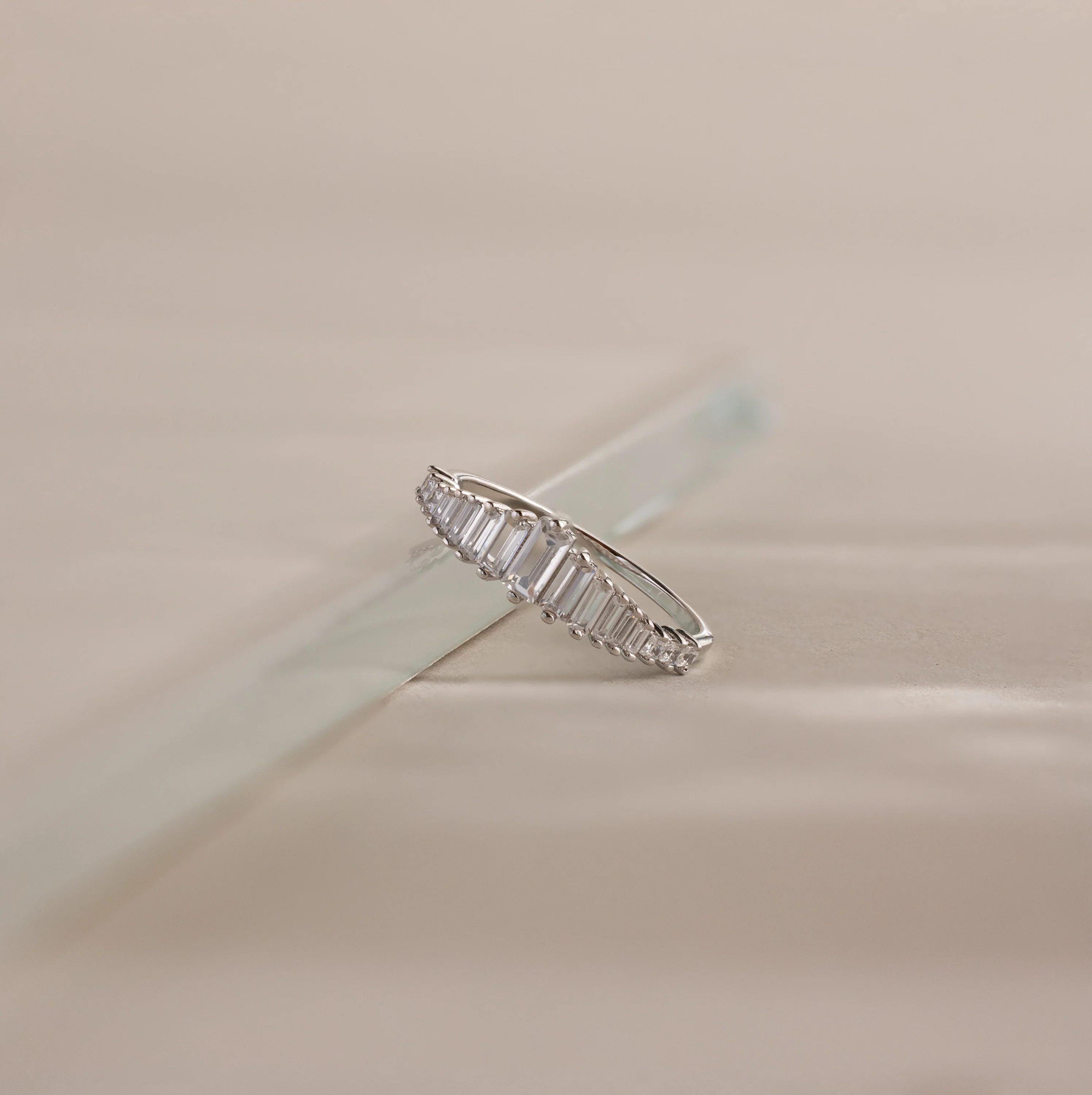 Art Deco Diamond Ring in Silver - Image 4