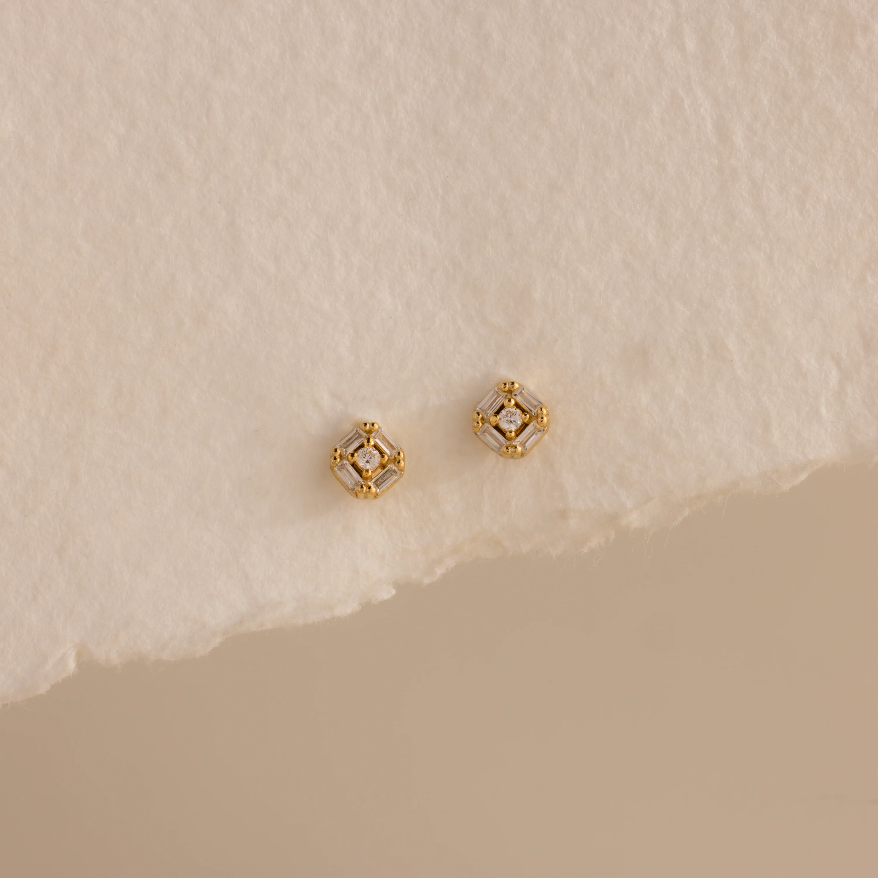 Art Deco Flatback Studs in 18K Gold - Image 3