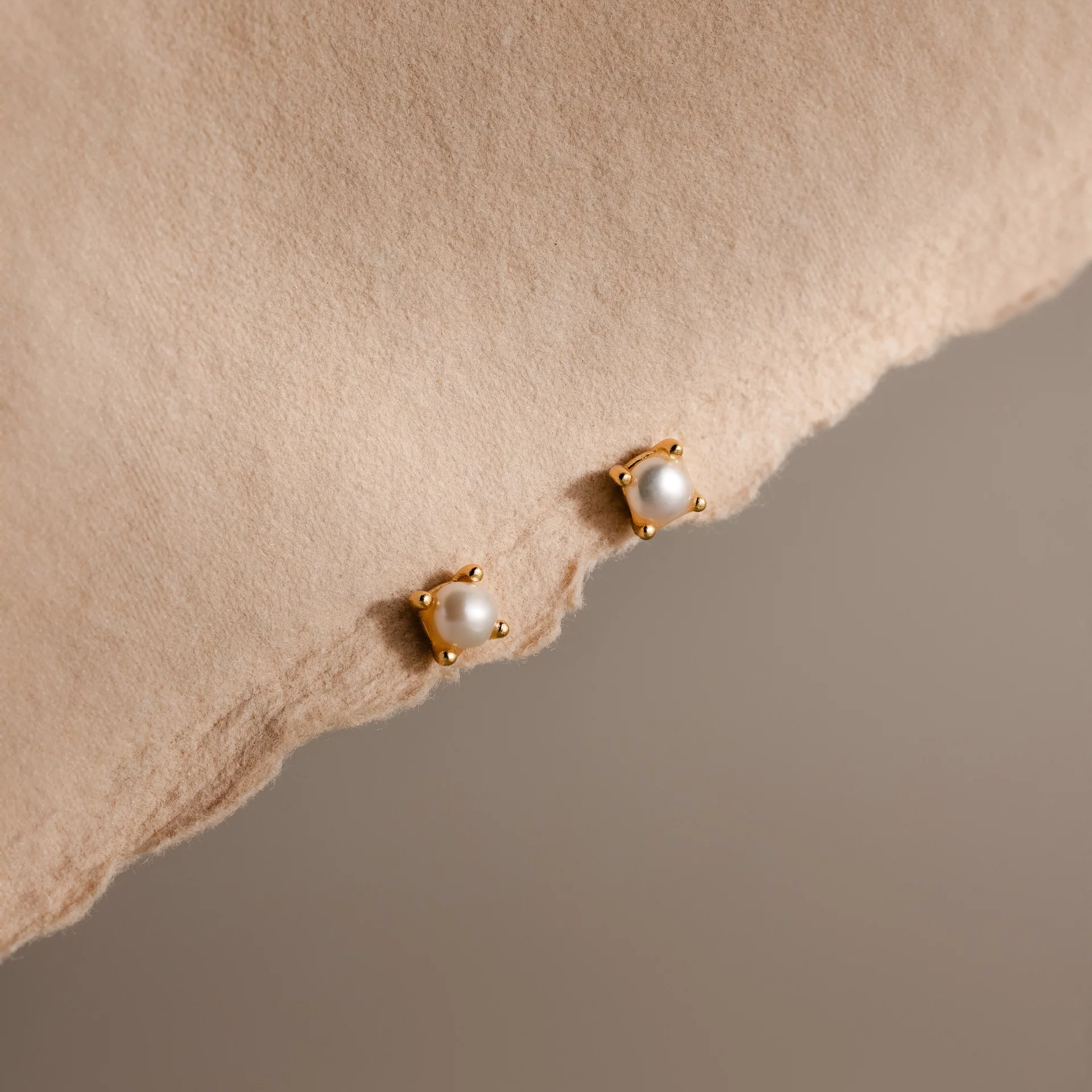 Baby Venus Flatback Studs in 18K Gold - Image 3