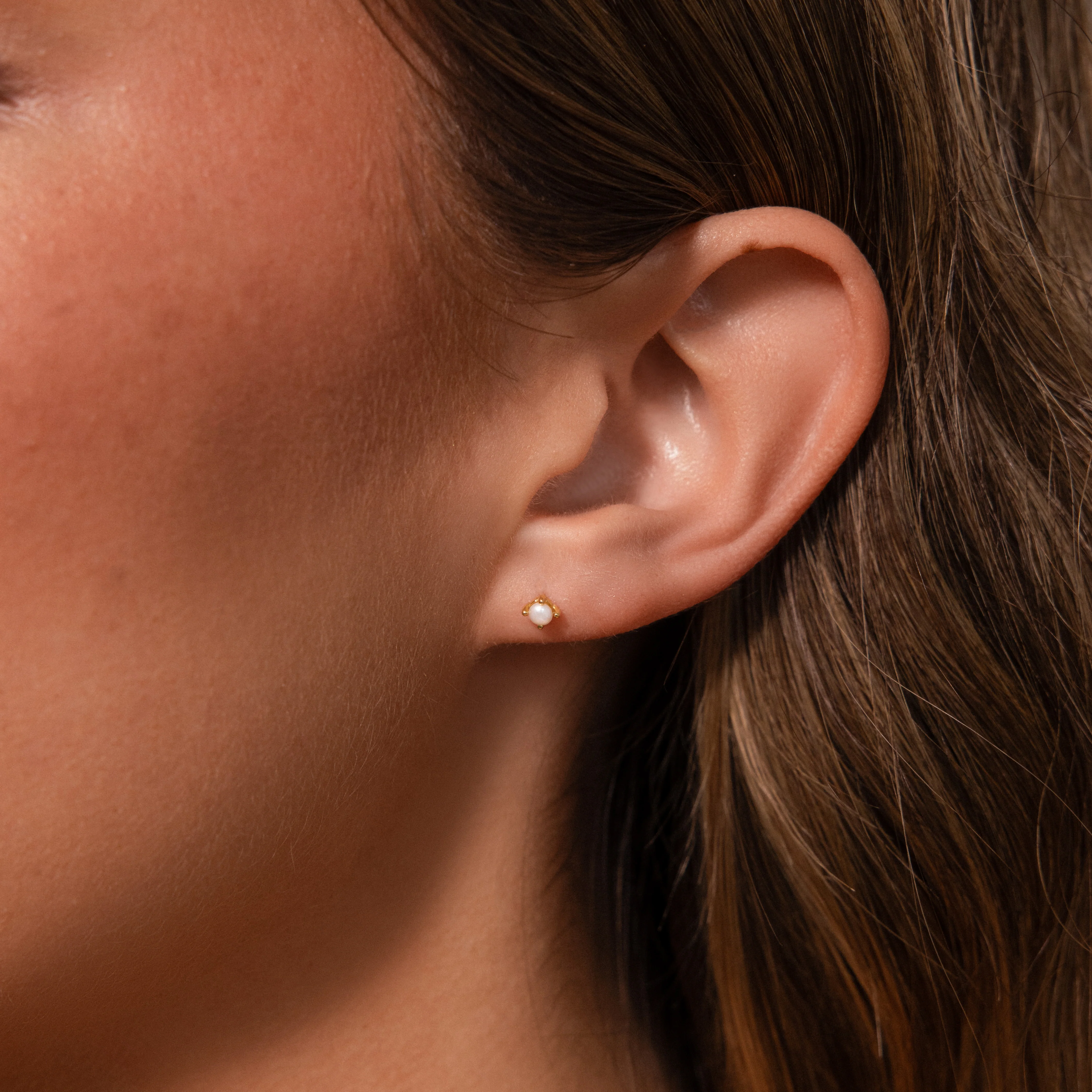Baby Venus Flatback Studs - Image 3