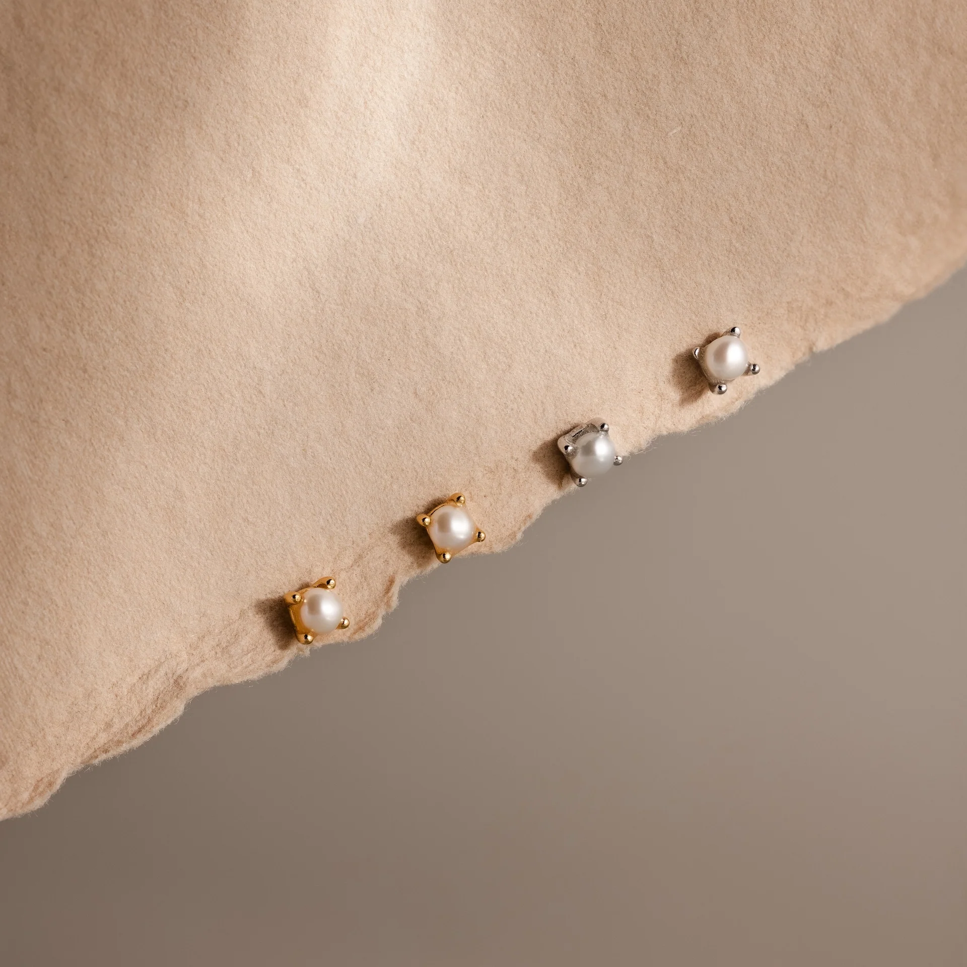 Baby Venus Flatback Studs - Image 6