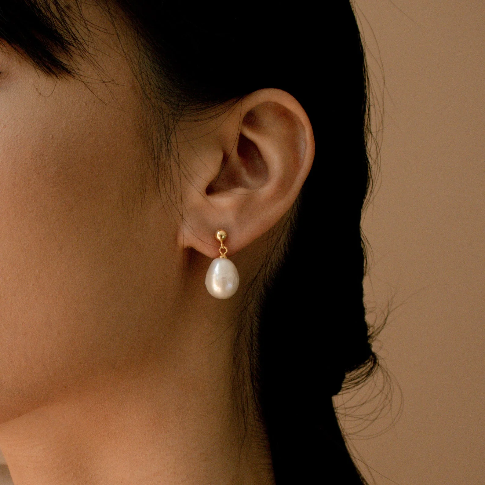 Baroque Pearl Earrings - Image 3