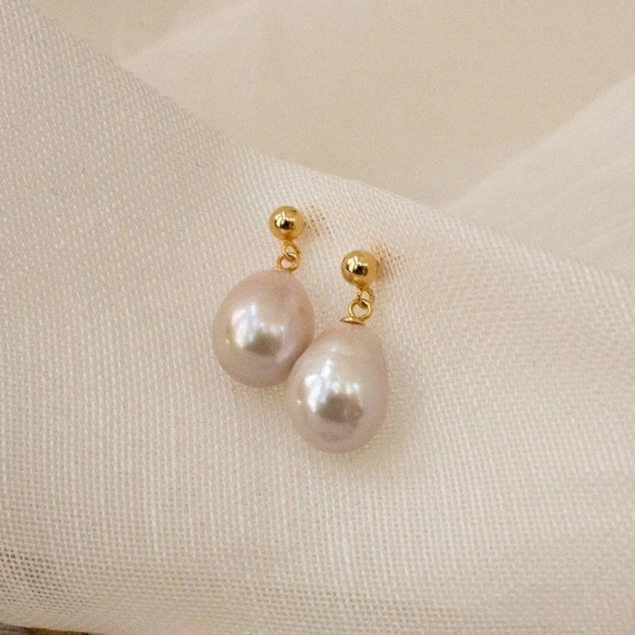 Baroque Pearl Earrings - Image 4
