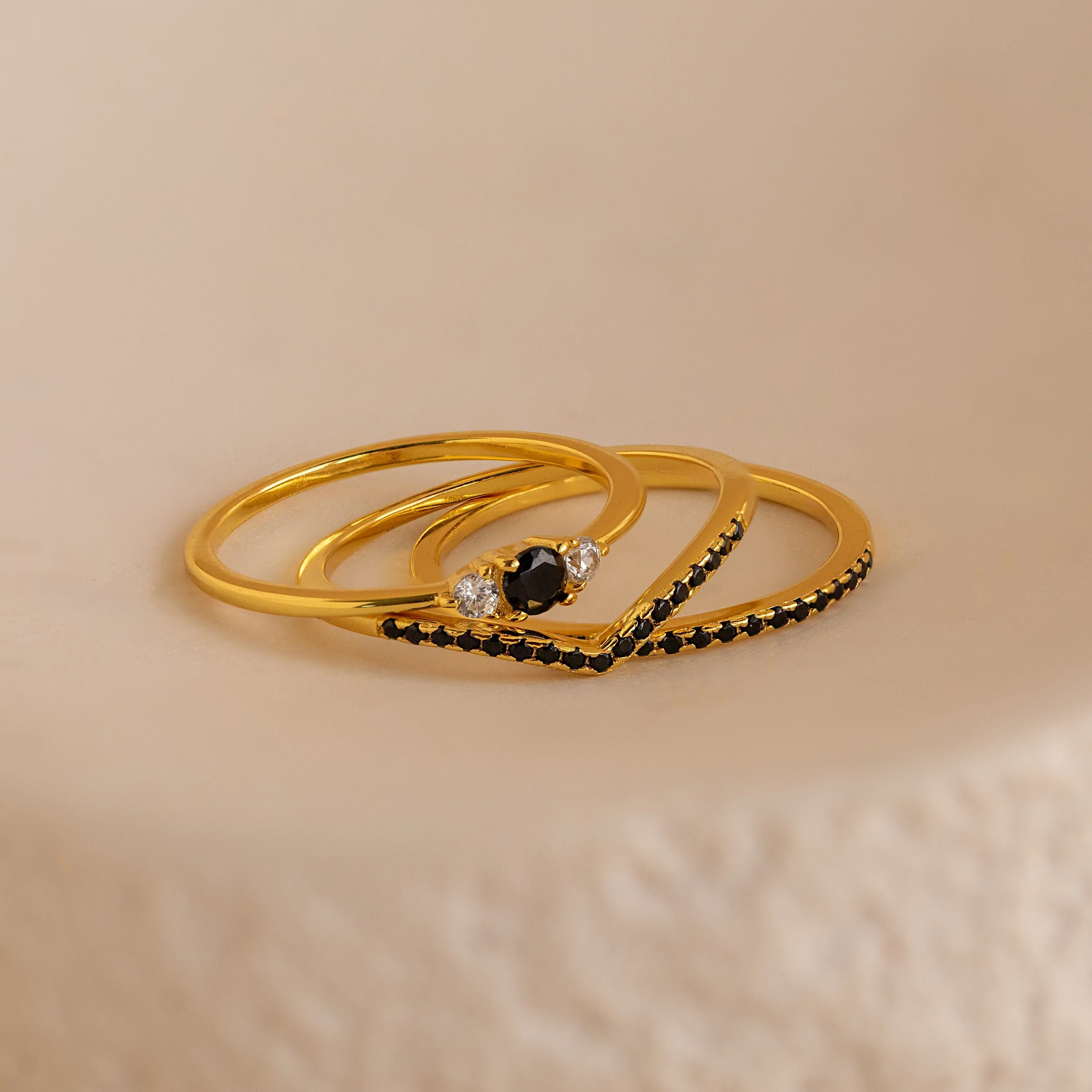 Black Curve Ring Set - Image 4