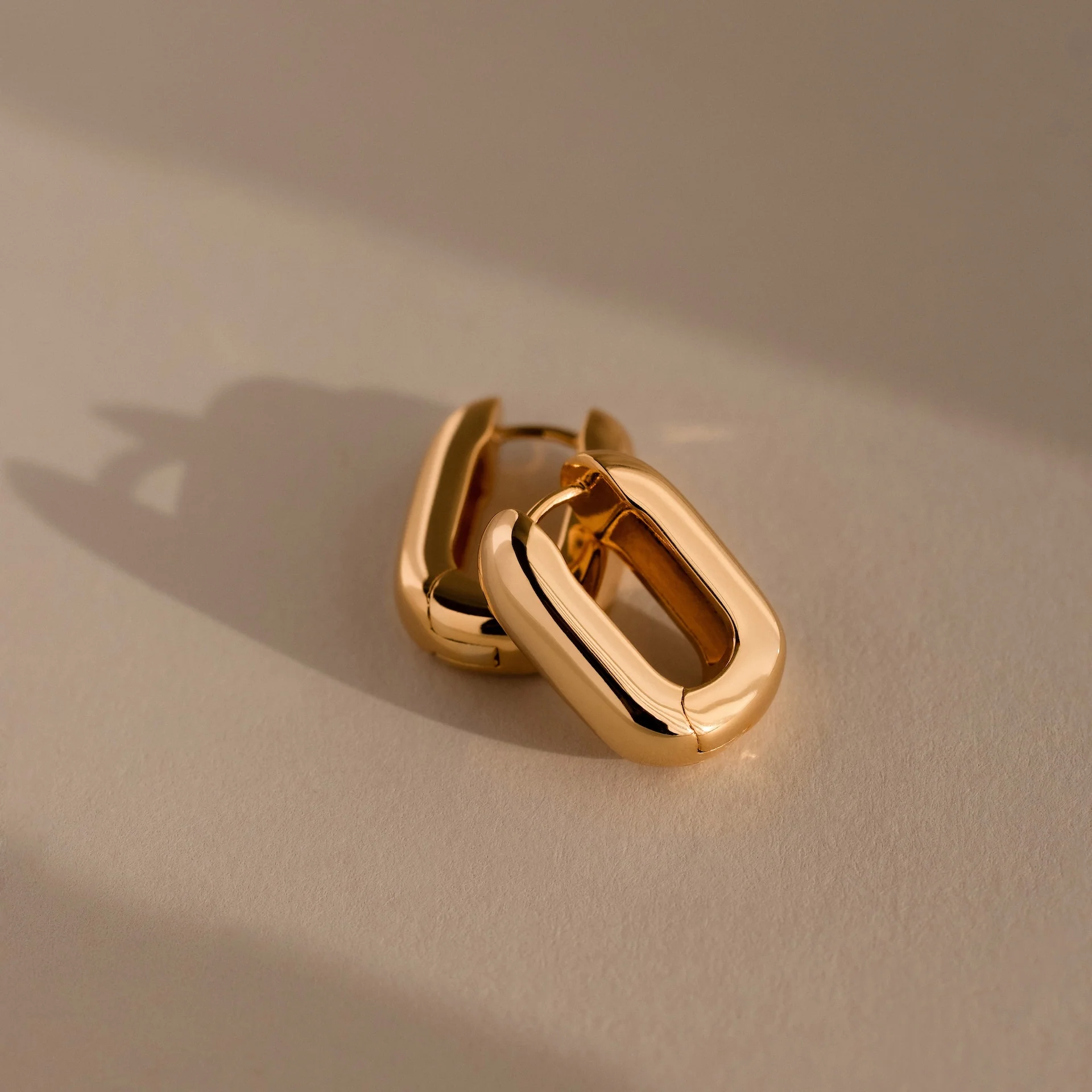 Bold Link Hoops in 18K Gold - Image 3