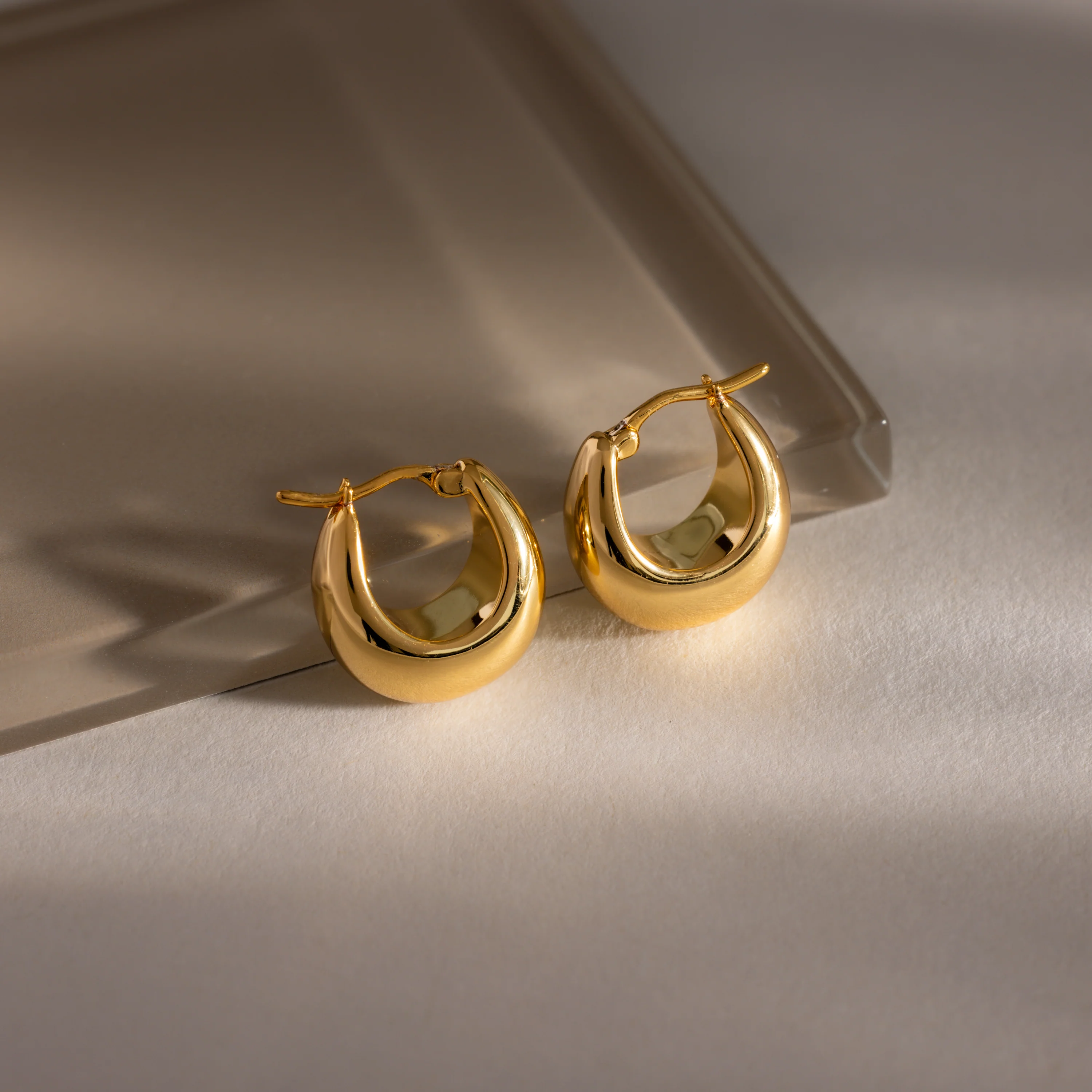Bold Teardrop Earrings in 18K Gold - Image 5