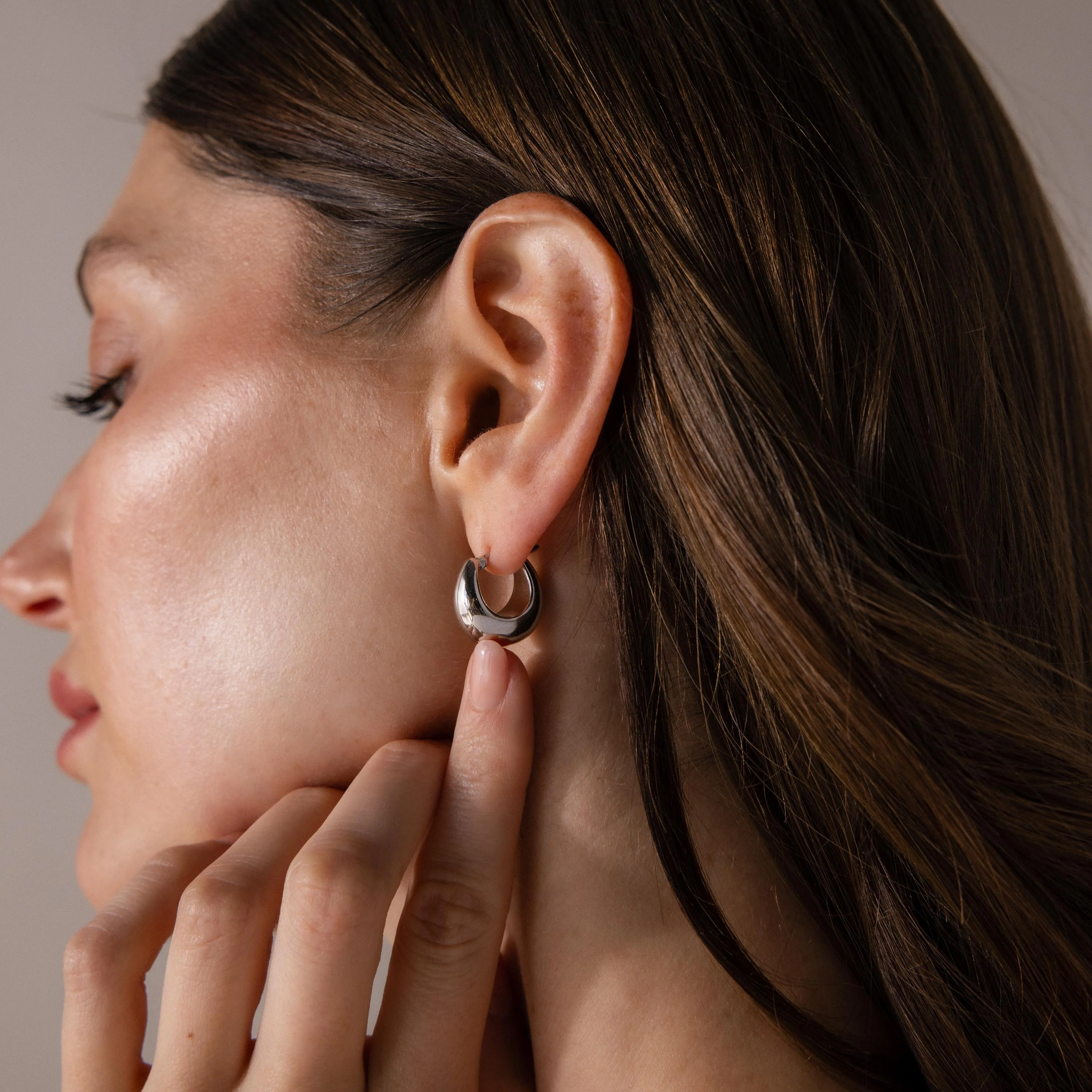 Bold Teardrop Earrings in Silver - Image 6