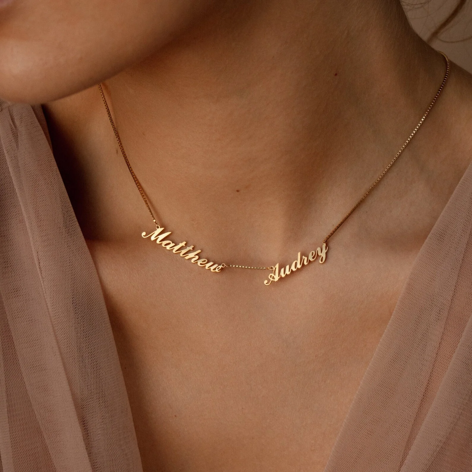 Carrie Box Chain Multiple Name Necklace in 18K Gold - Image 6