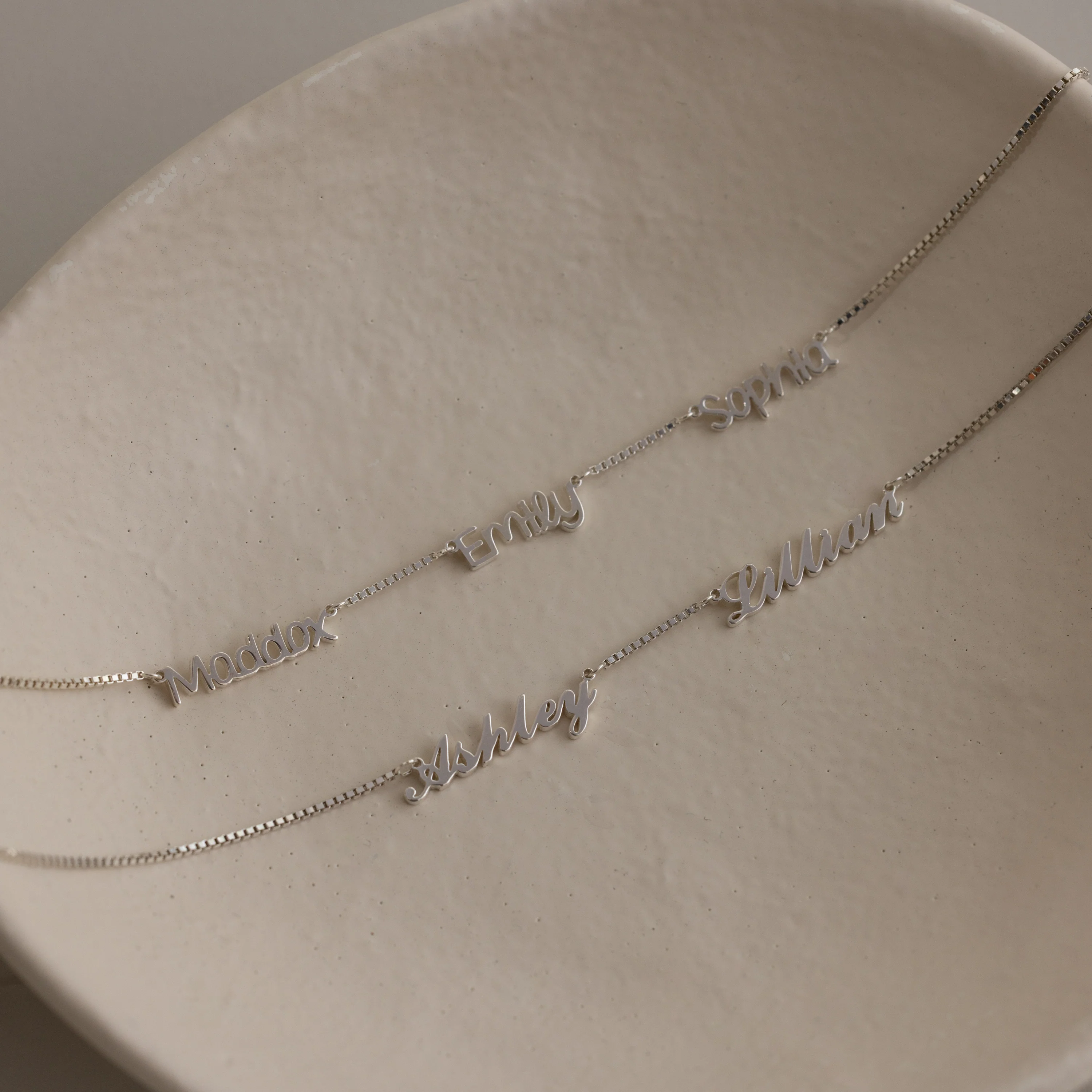 Carrie Box Chain Multiple Name Necklace - Image 3