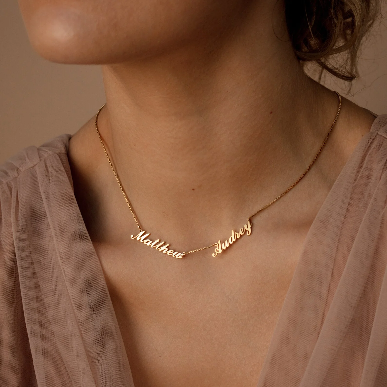 Carrie Box Chain Multiple Name Necklace in 18K Gold - Image 4
