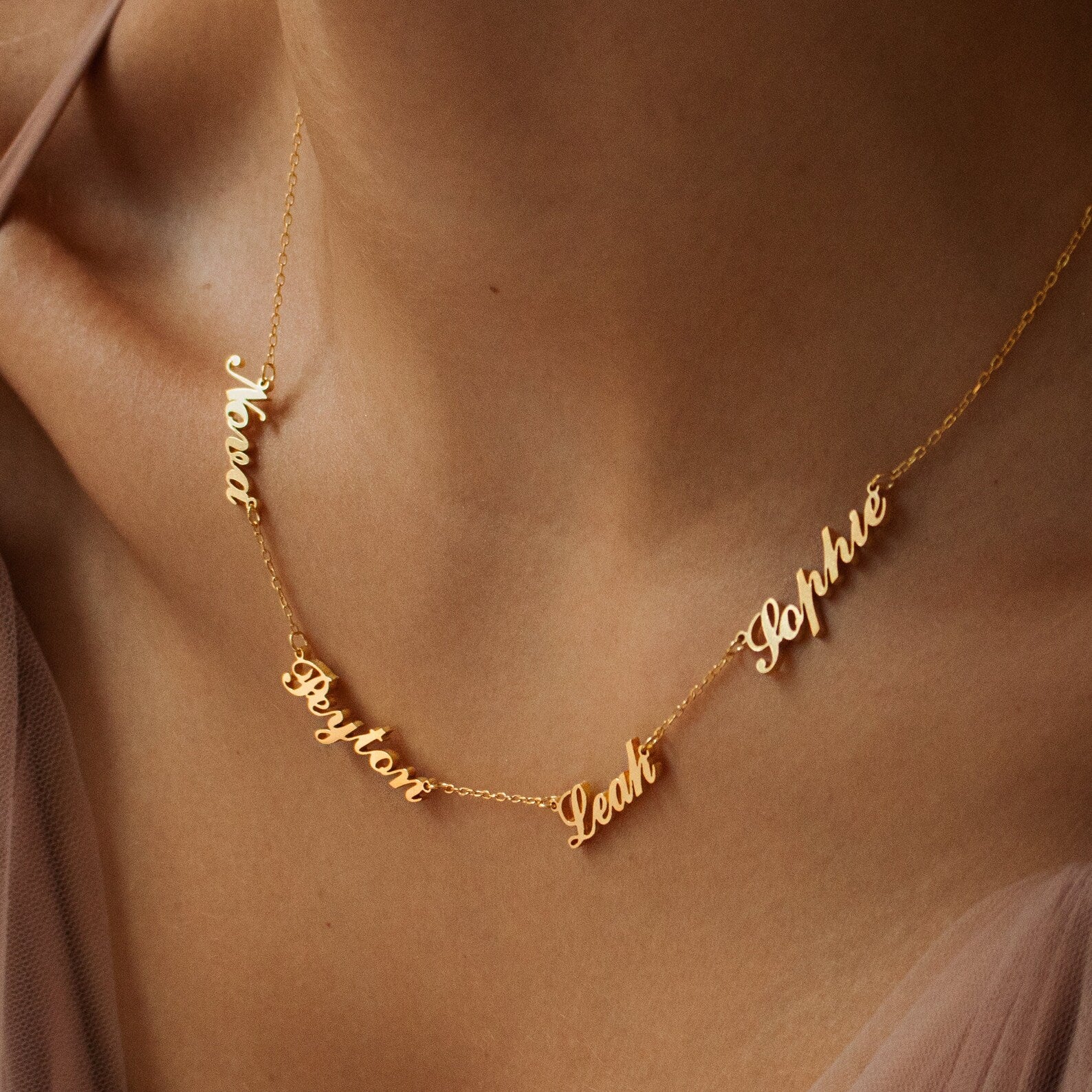 Carrie Multiple Name Necklace in 18K Gold - Image 2
