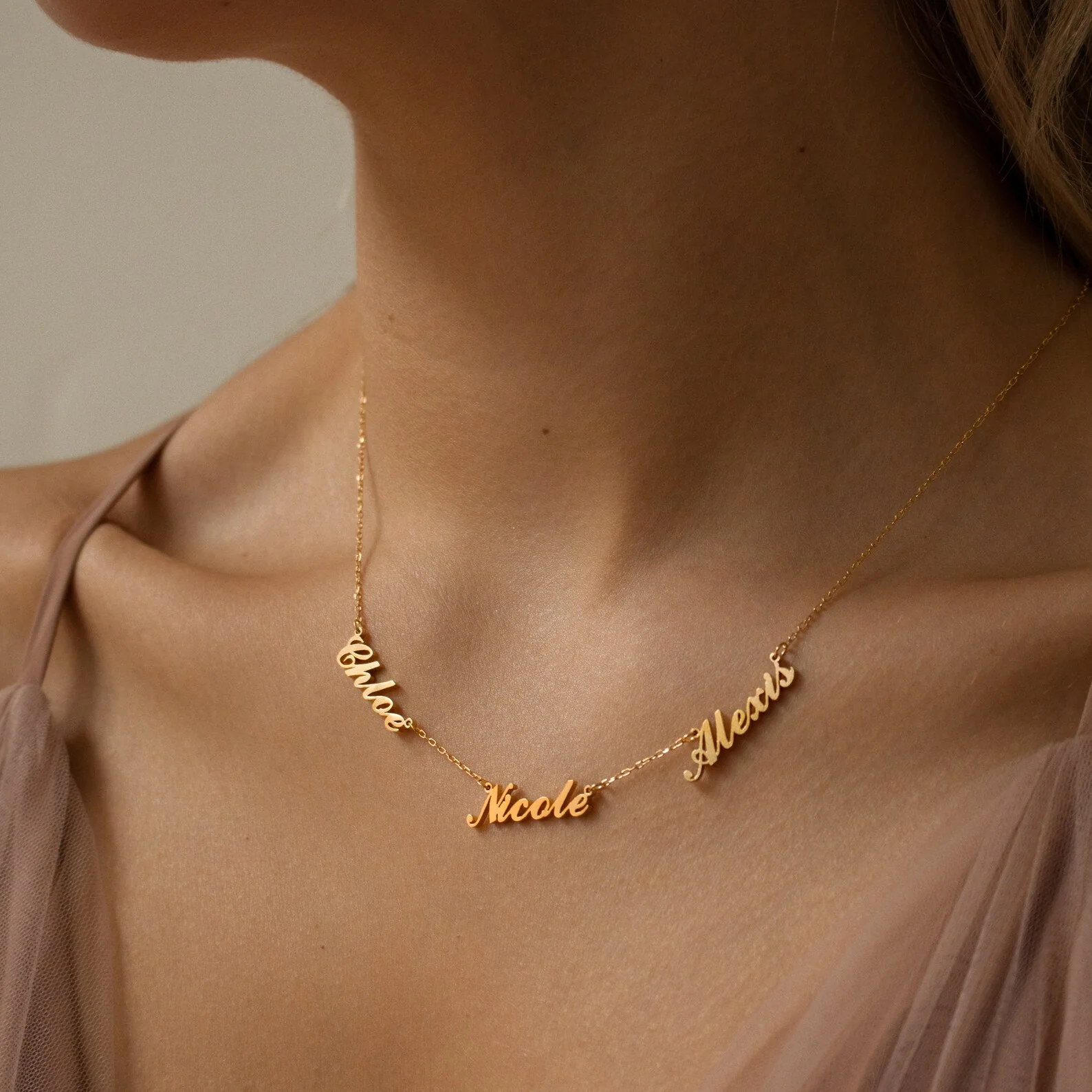 Carrie Multiple Name Necklace in 18K Gold - Image 5