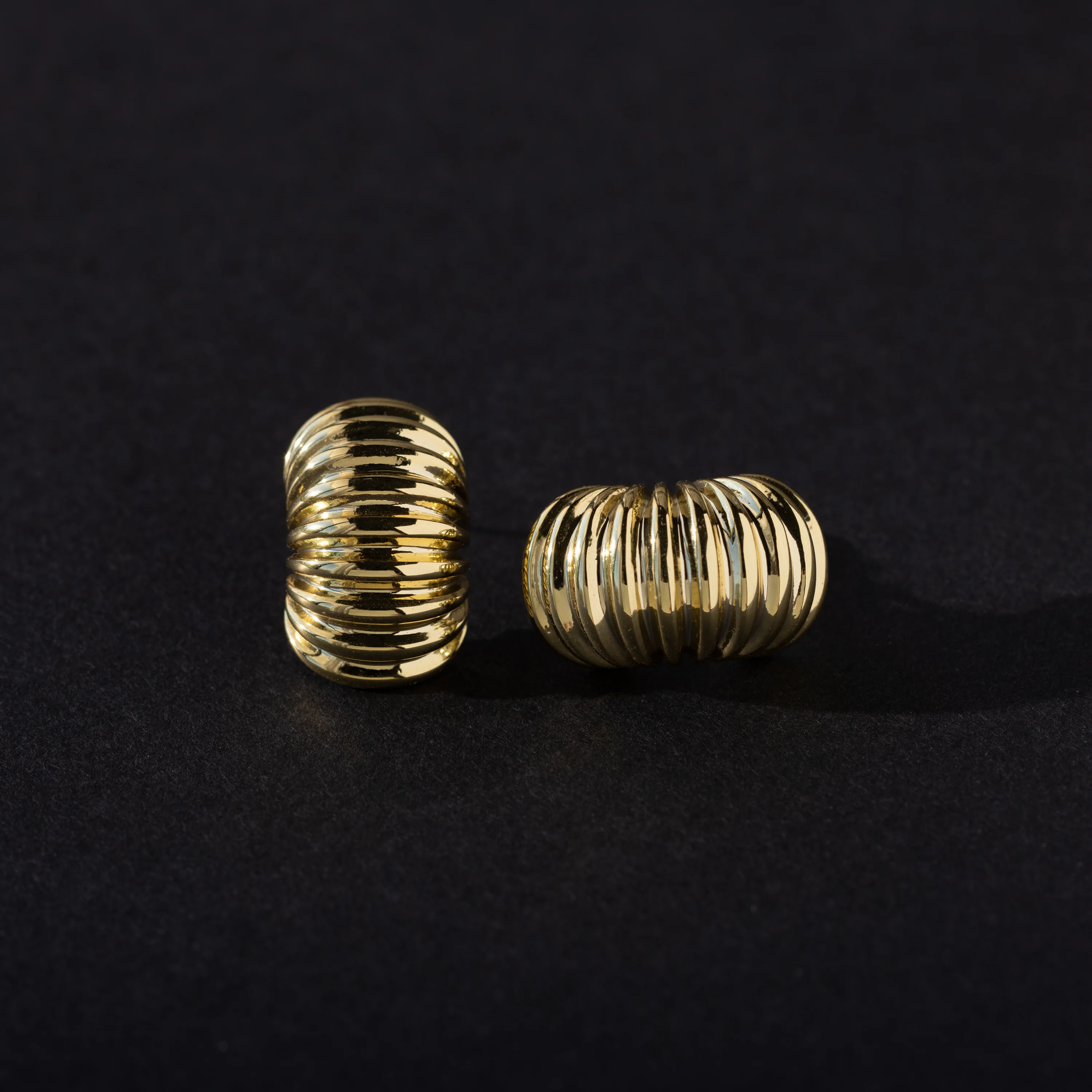 Chunky Ribbed Hoops in 18K Gold - Image 4