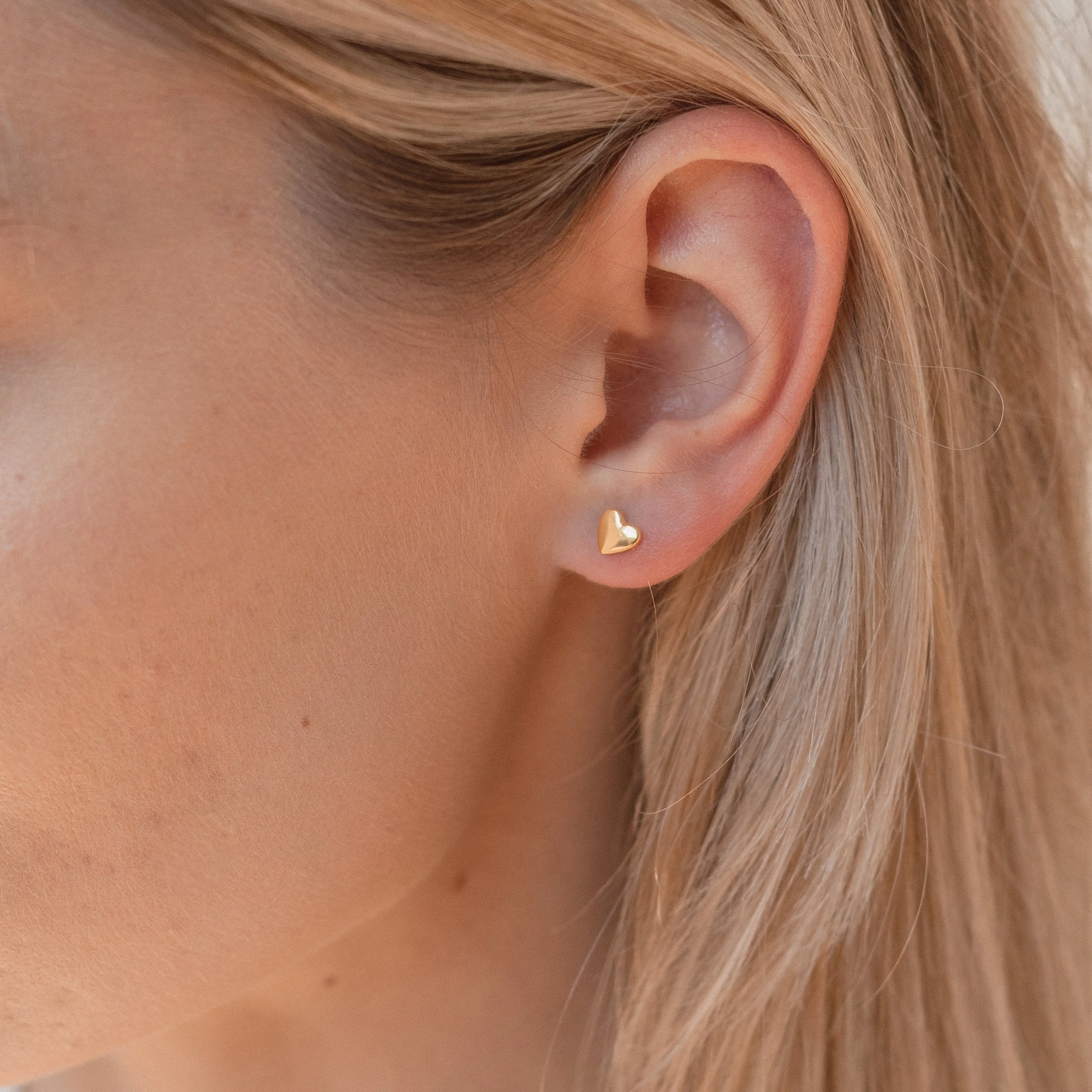 Classic Heart Studs in 18K Gold - Image 4
