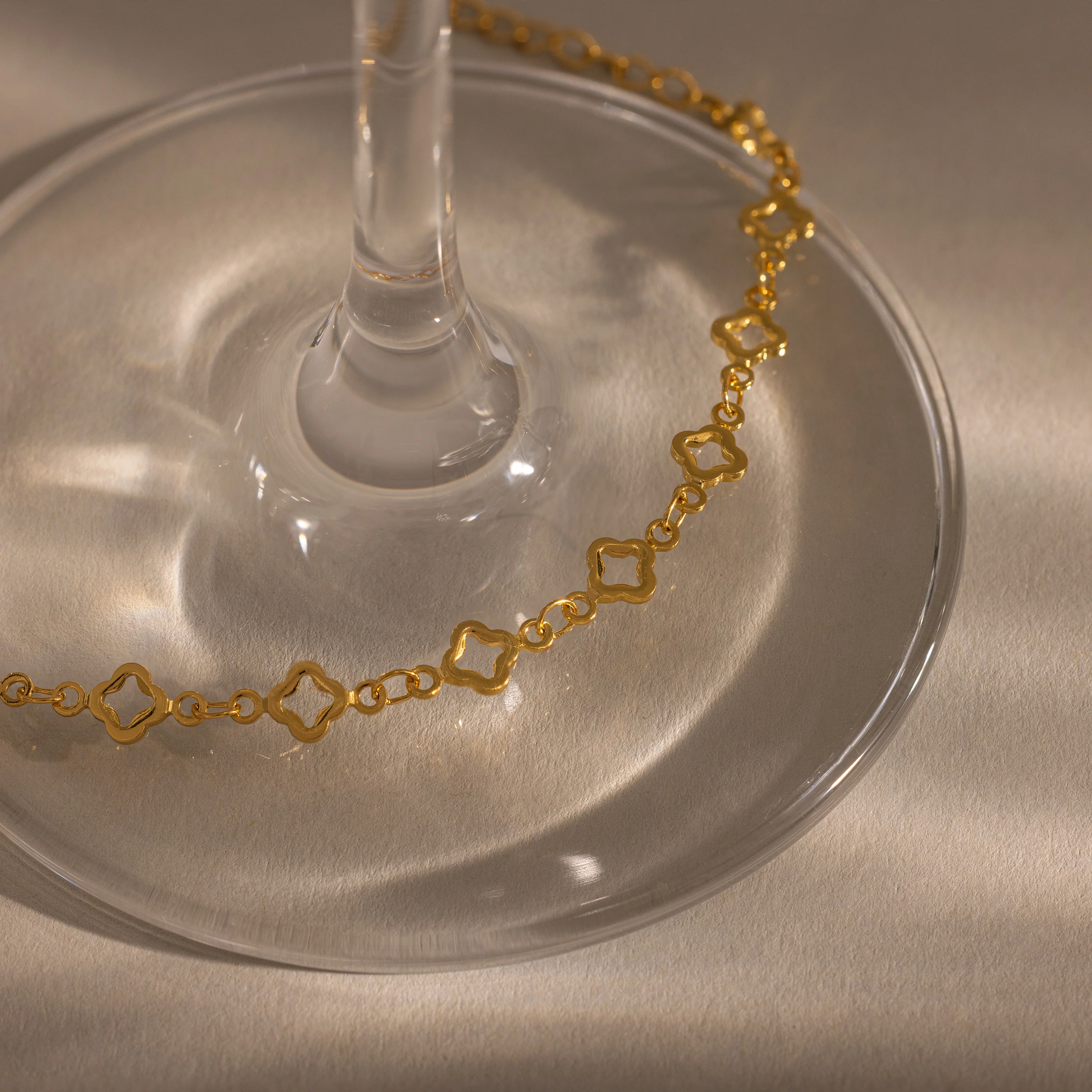 Clover Station Bracelet in 18K Gold - Image 5