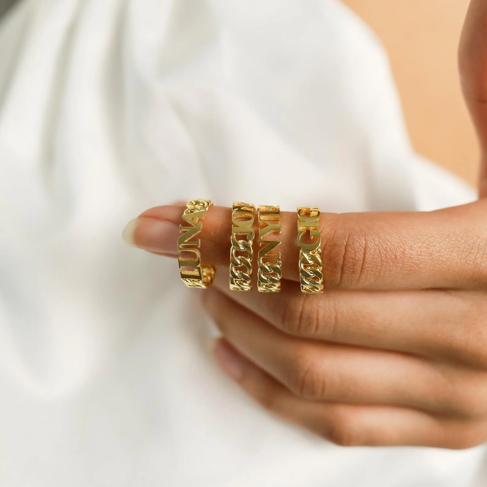 Newsletter Curb Name Ring in 18K Gold - Image 4