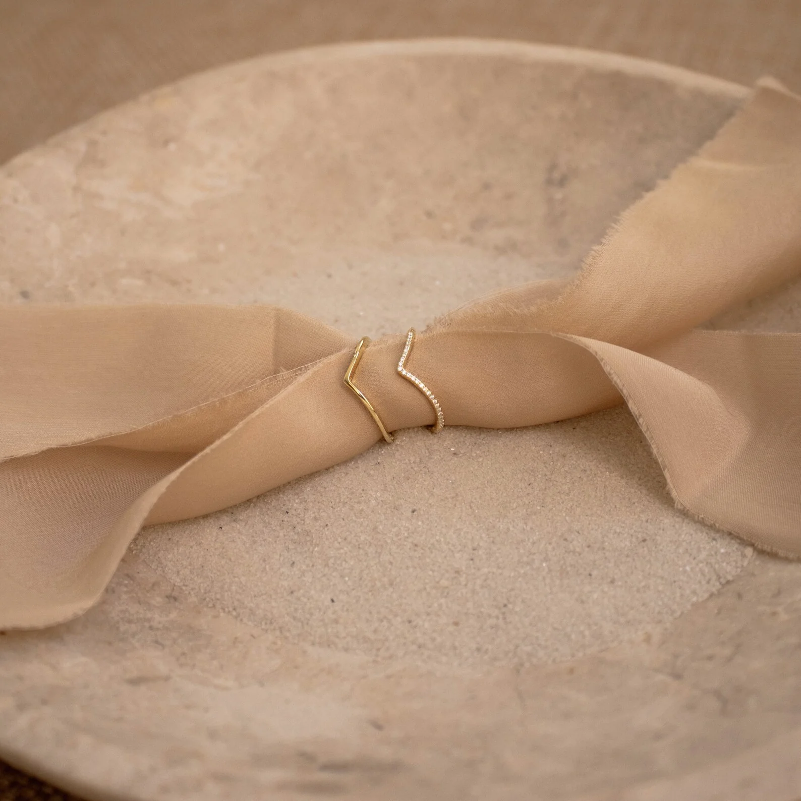 Curve Stacking Set in 18K Gold - Image 5