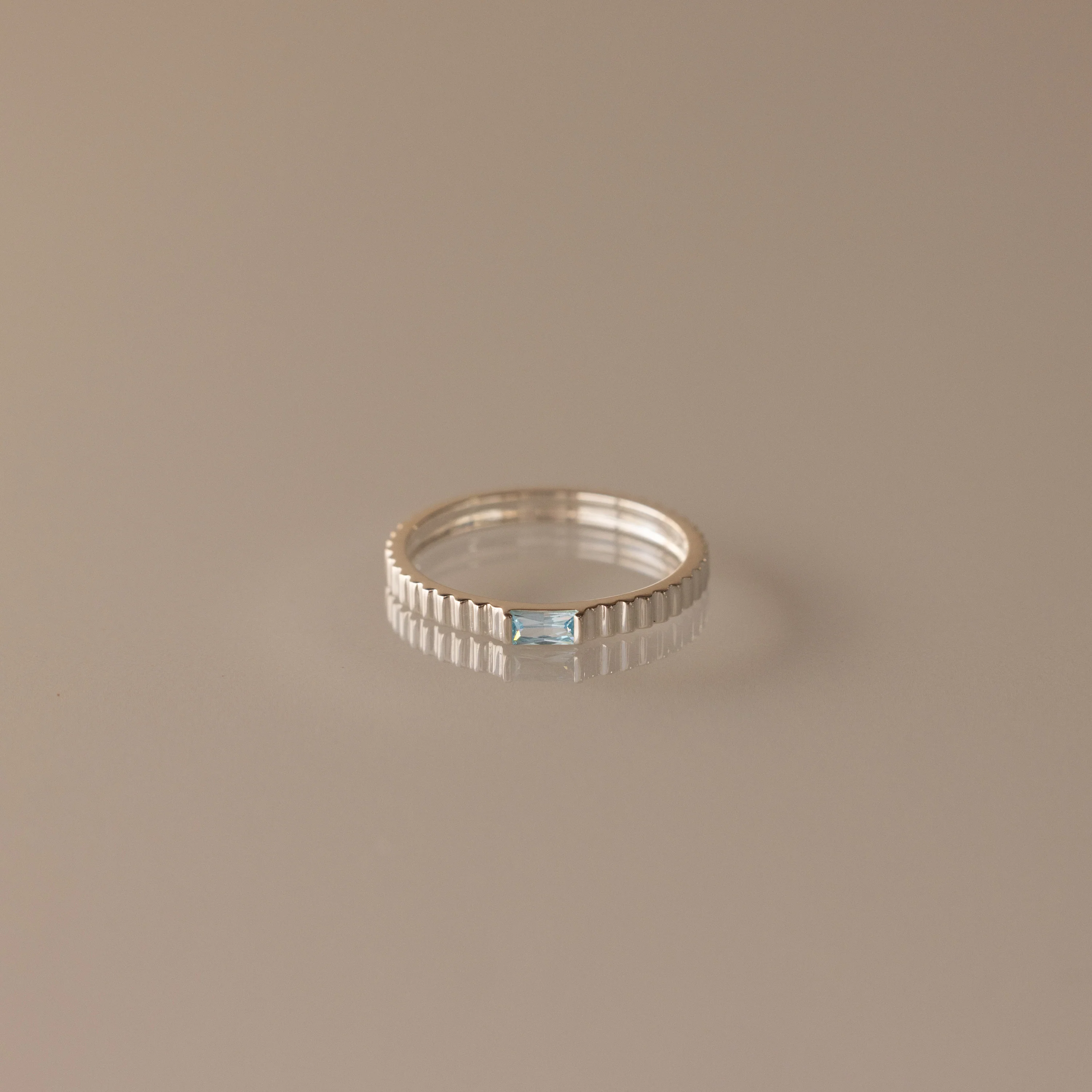 Dainty Ribbed Aquamarine Ring - Image 3
