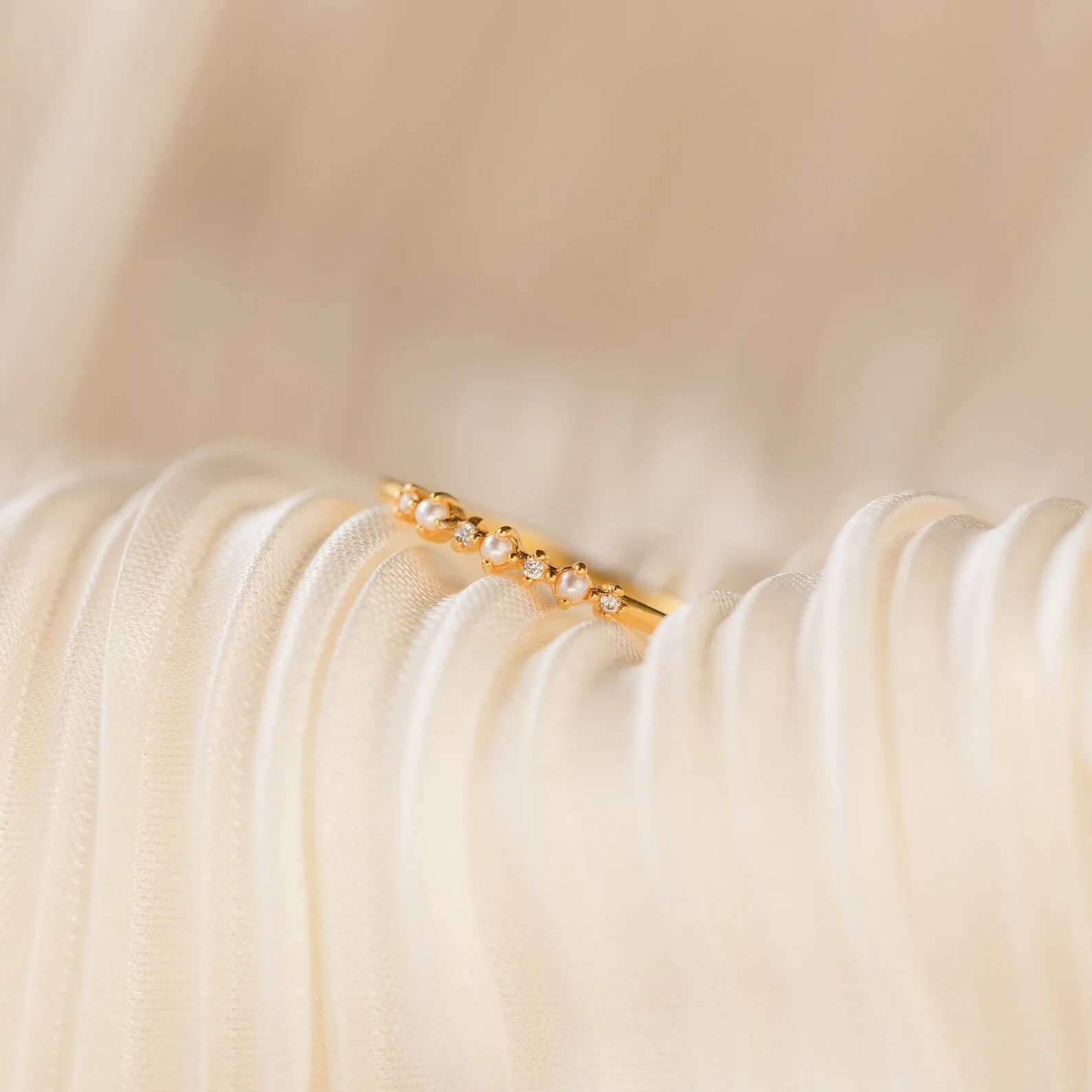 Delicate Pearl Diamond Ring in 18K Gold - Image 7