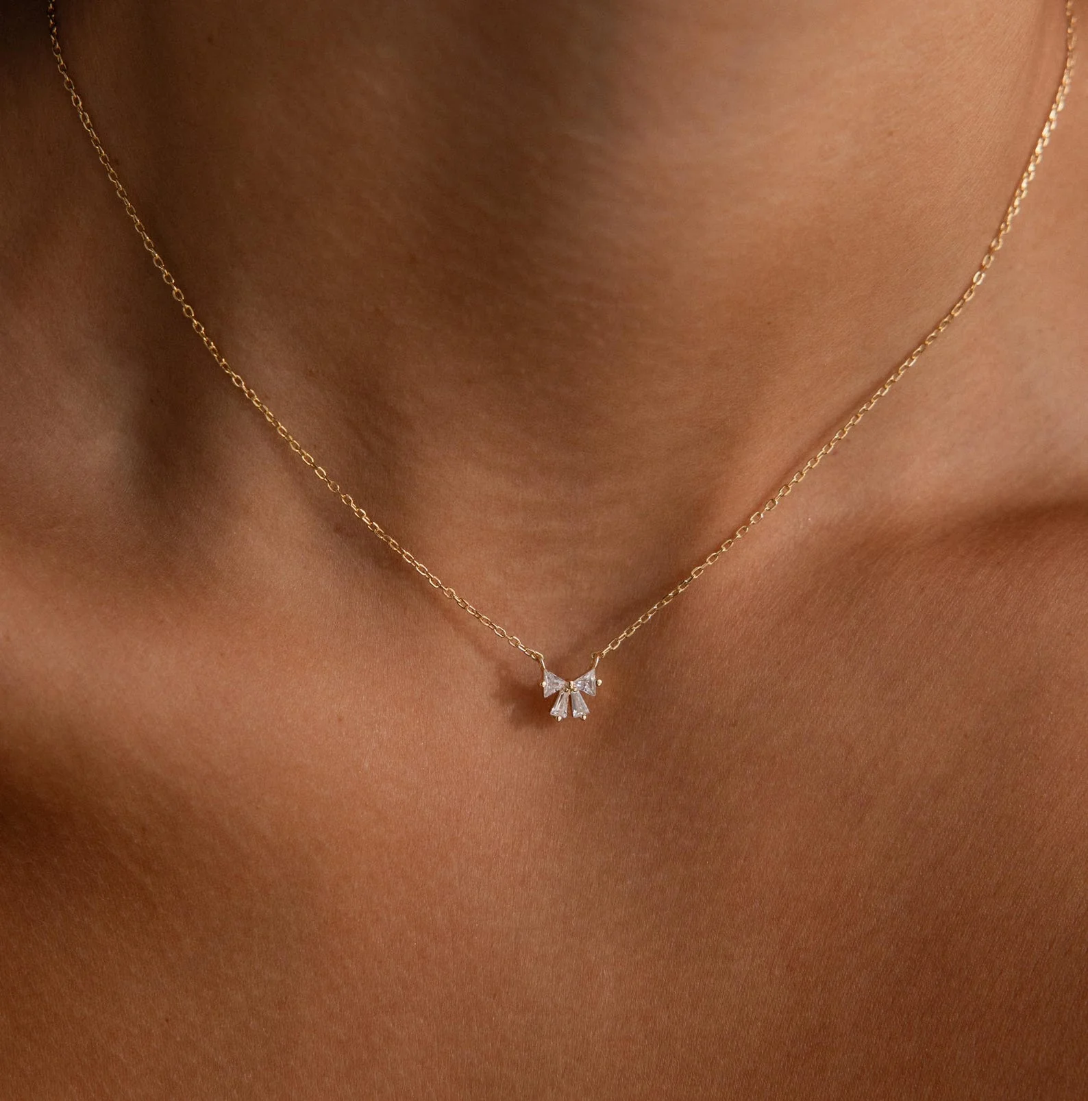 Diamond Bow Necklace & Earrings Set in 18K Gold - Image 4