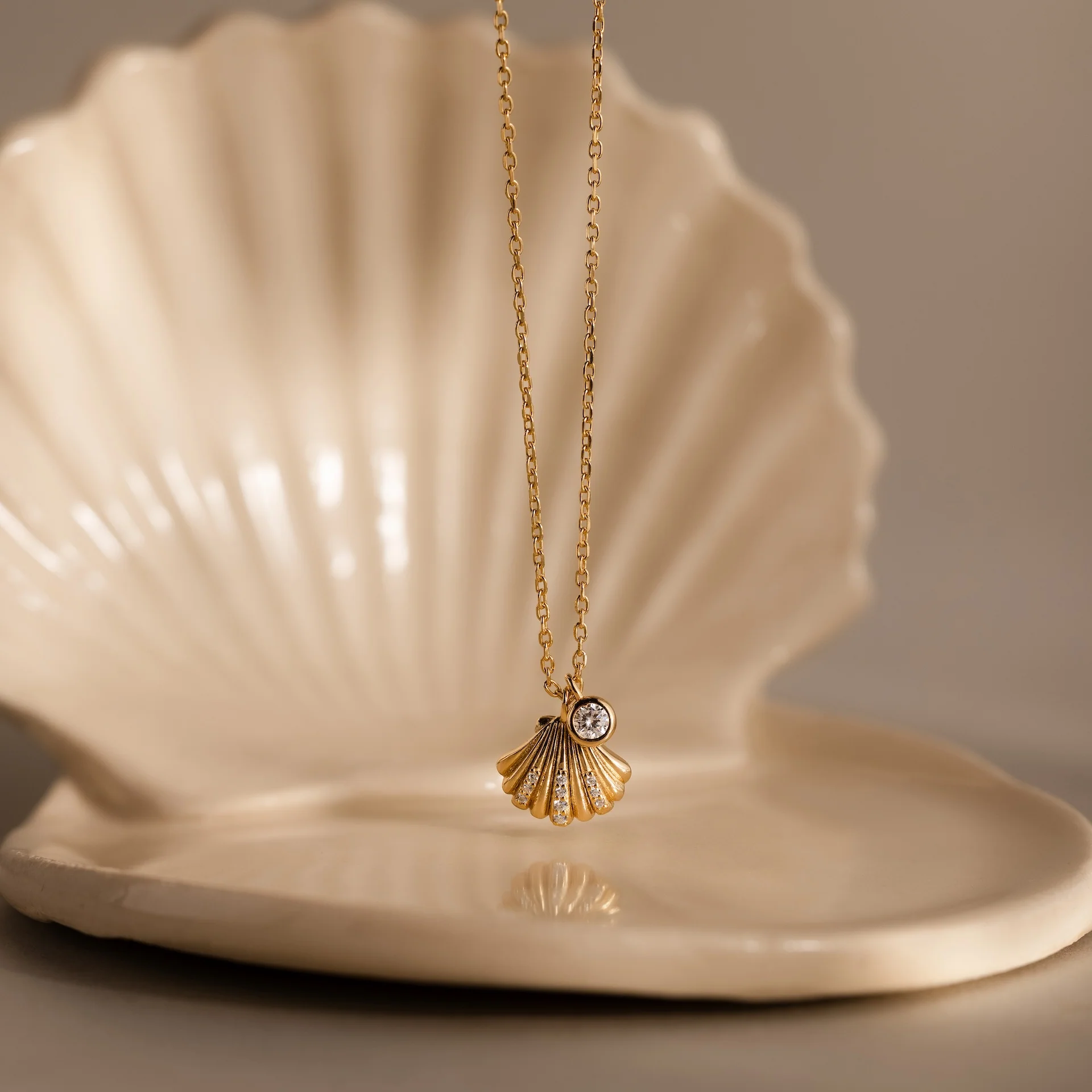 Diamond Seashell Charm Necklace in 18K Gold - Image 5