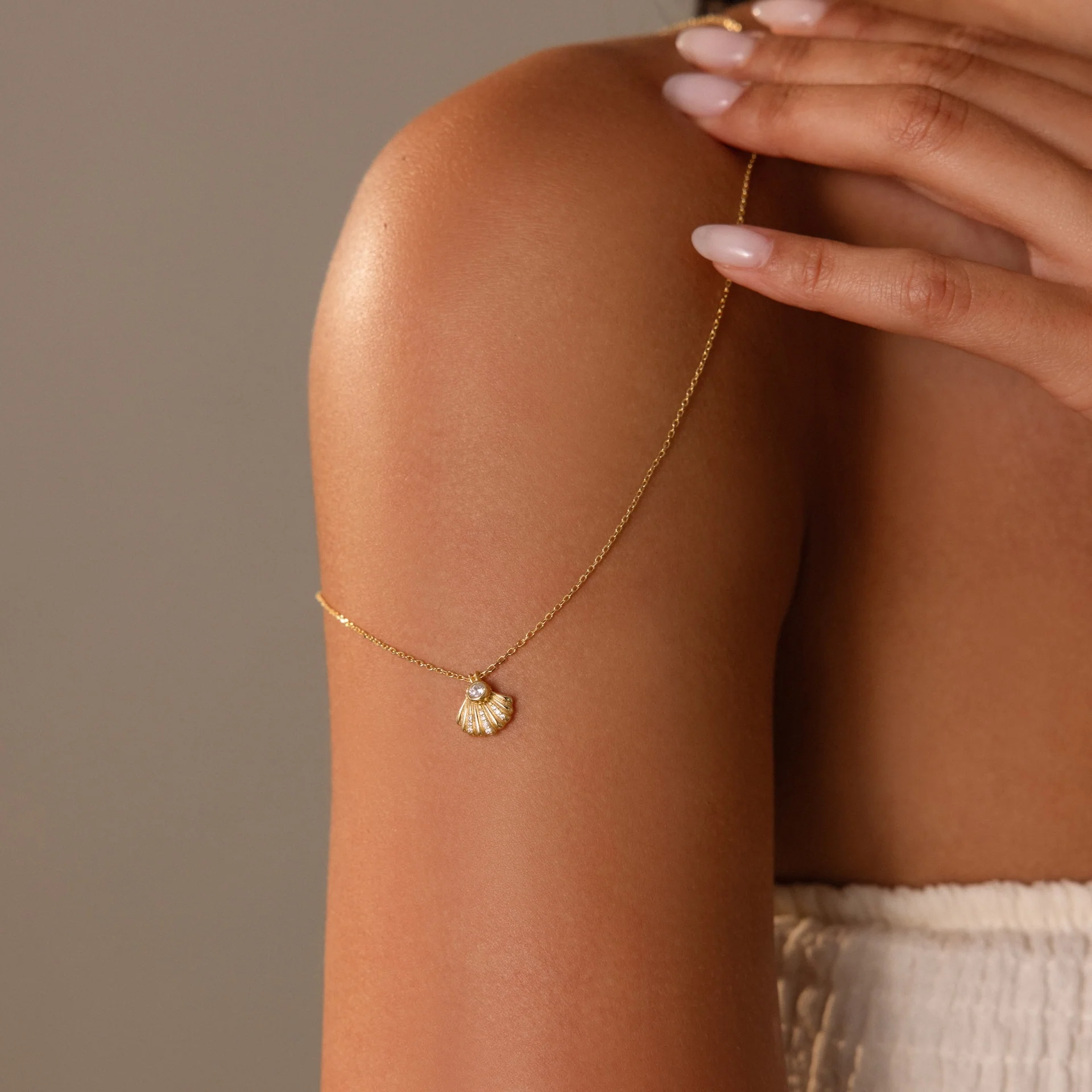 Diamond Seashell Charm Necklace in 18K Gold - Image 6