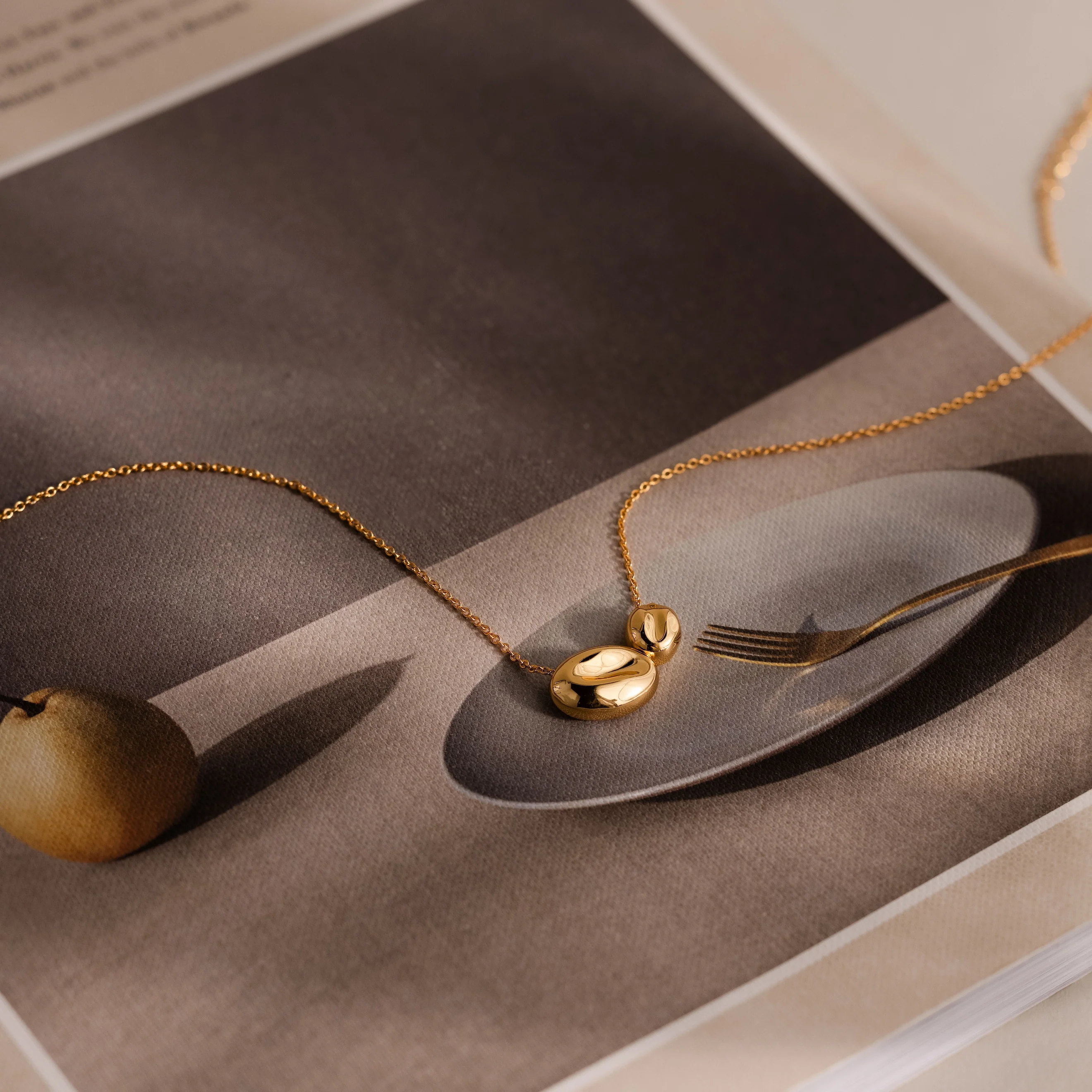 Duo Pebble Necklace in 18K Gold - Image 6