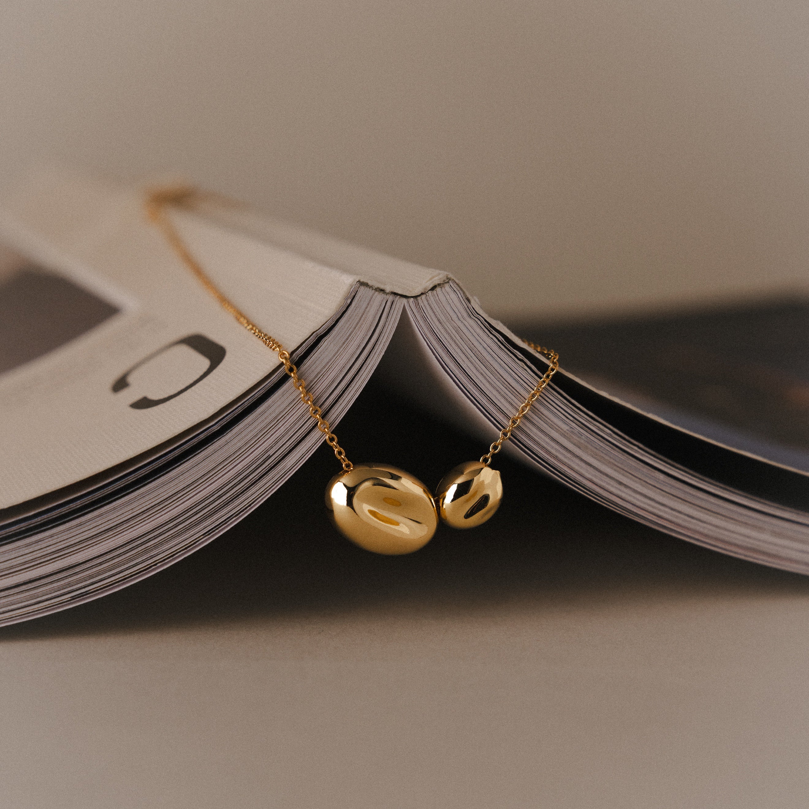 Duo Pebble Necklace in 18K Gold - Image 8