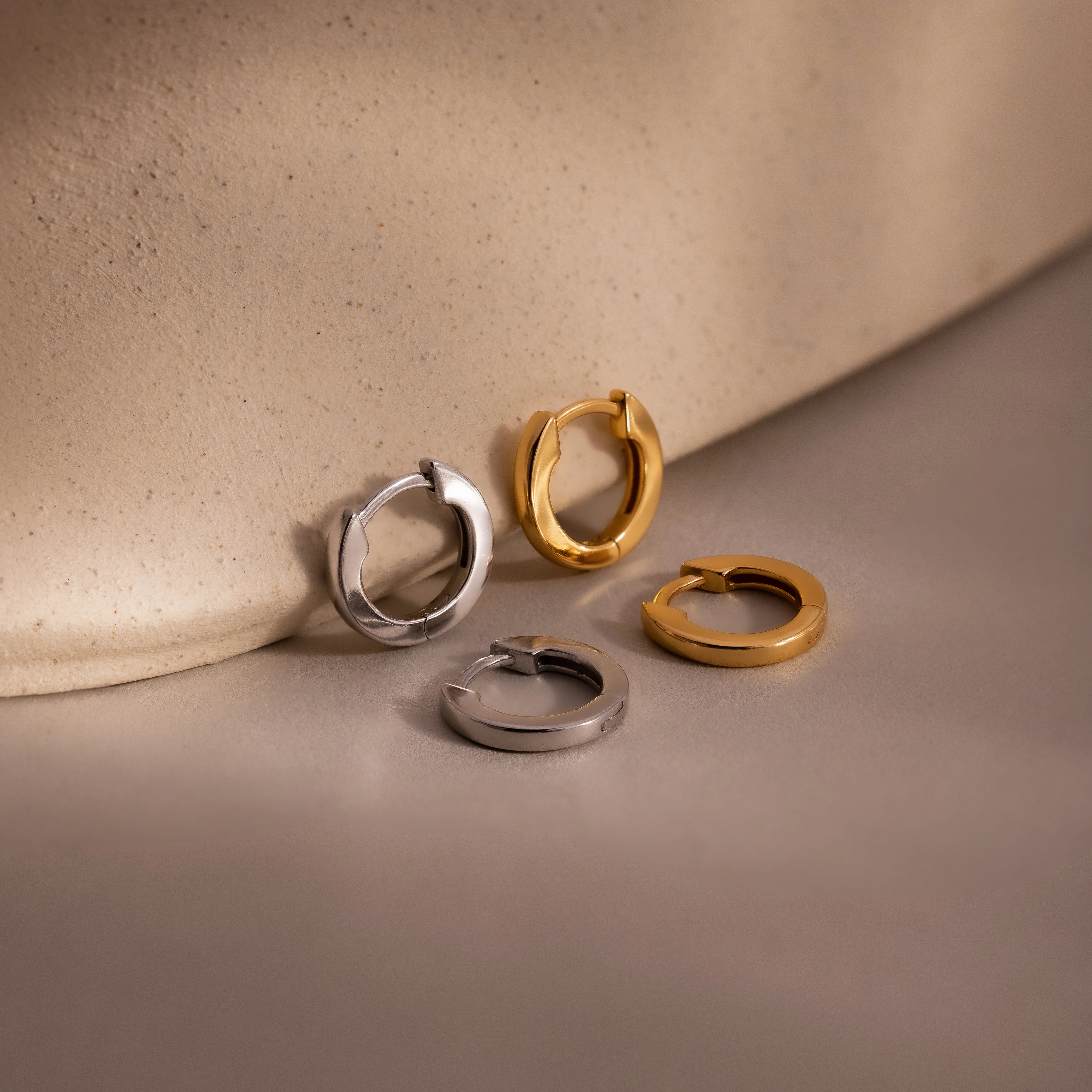 Editor Huggie Earrings Set - Image 10