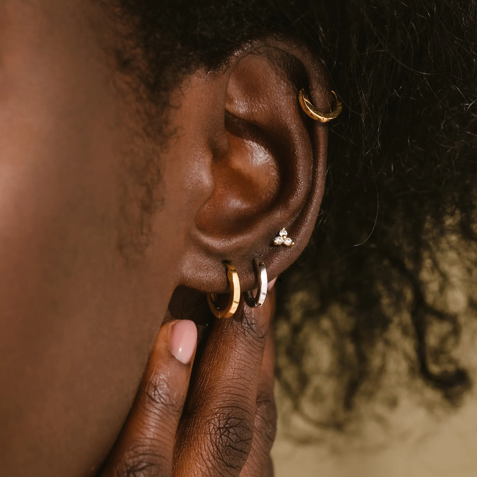 Editor Huggie Earrings Set - Image 3