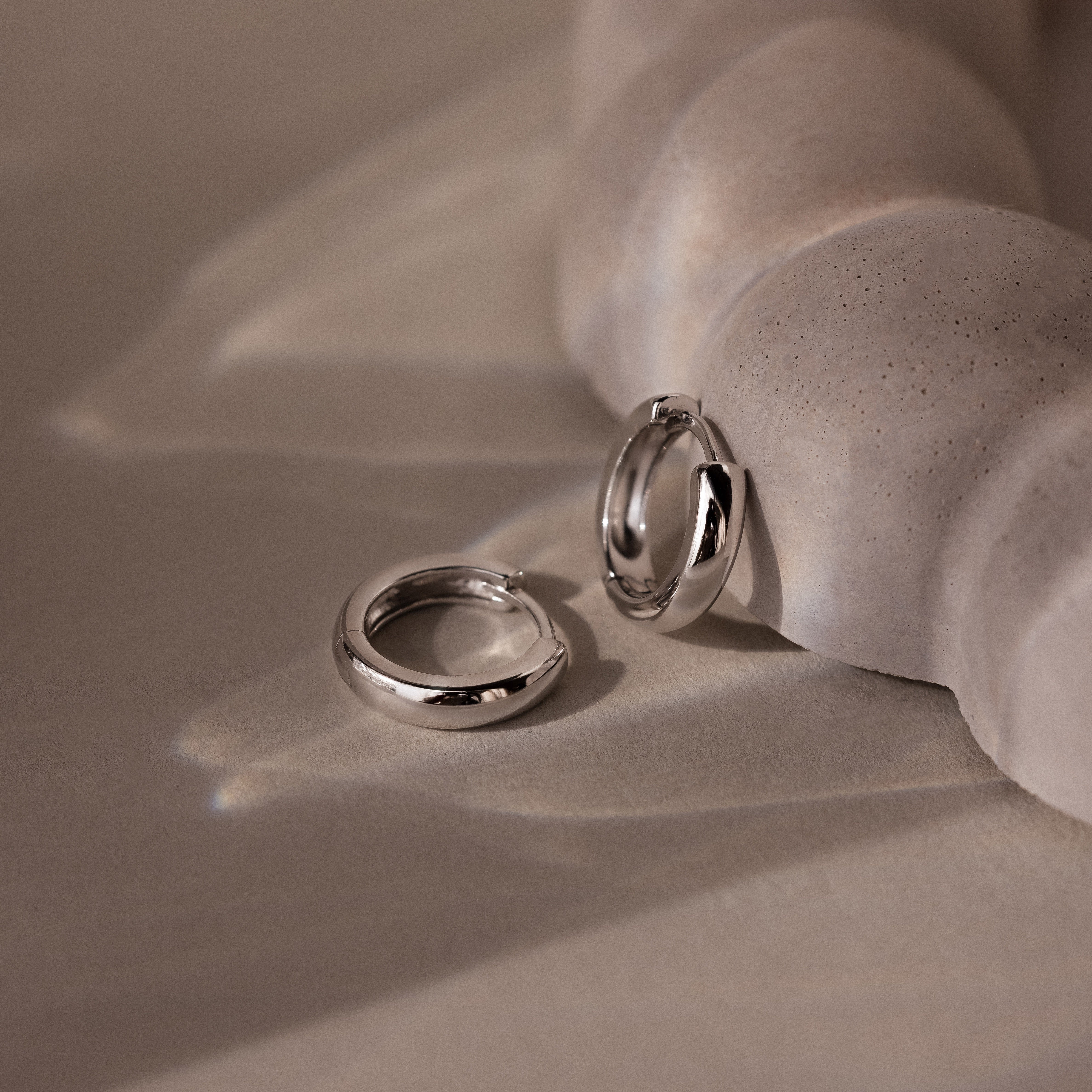 Editor II Huggies in Silver - Image 4
