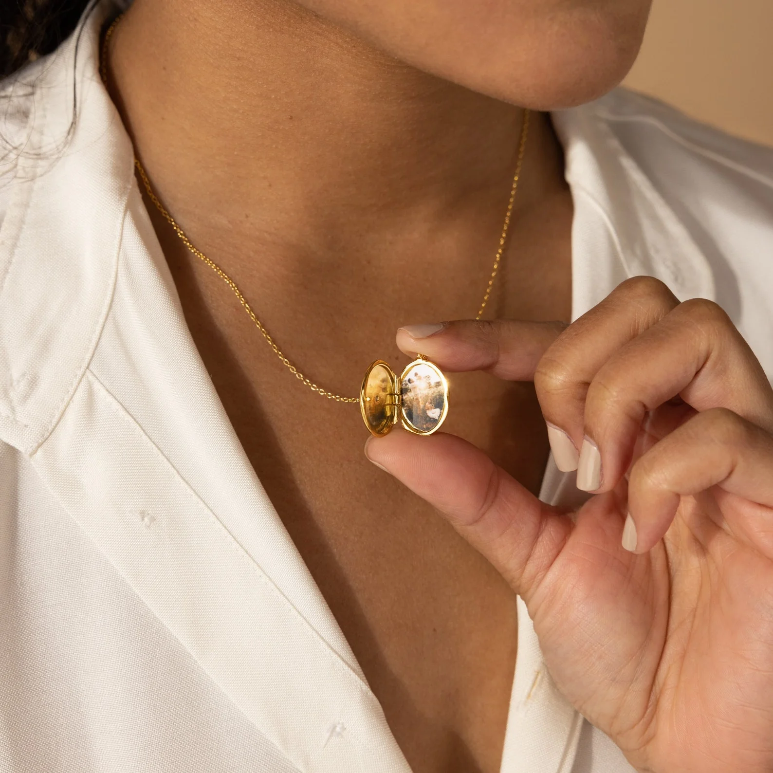 Eliza Oval Locket Necklace - Image 2