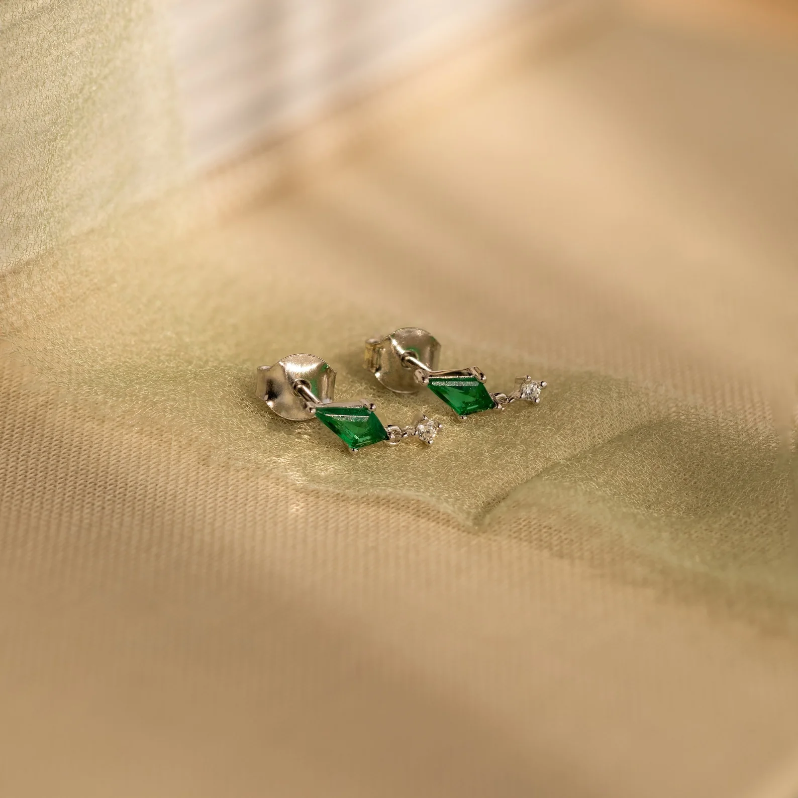 Emerald Kite Drop Earrings - Image 6