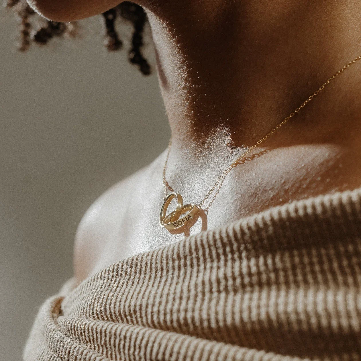 Engraved Interlocking Necklace - Image 8
