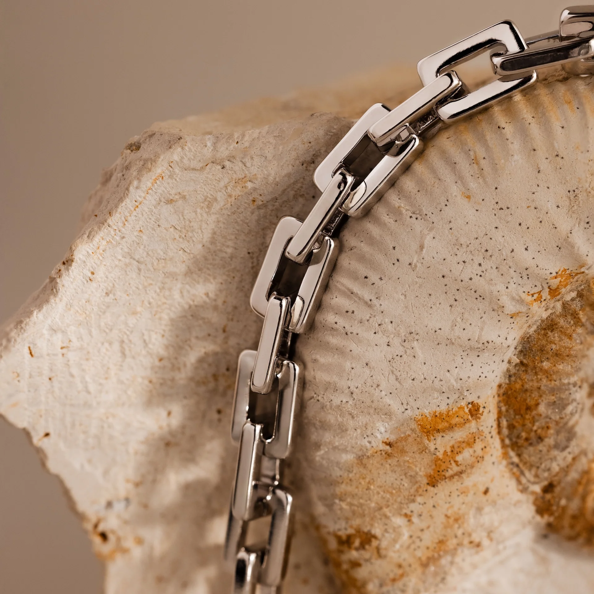 Eternal Link Bracelet in Silver - Image 3