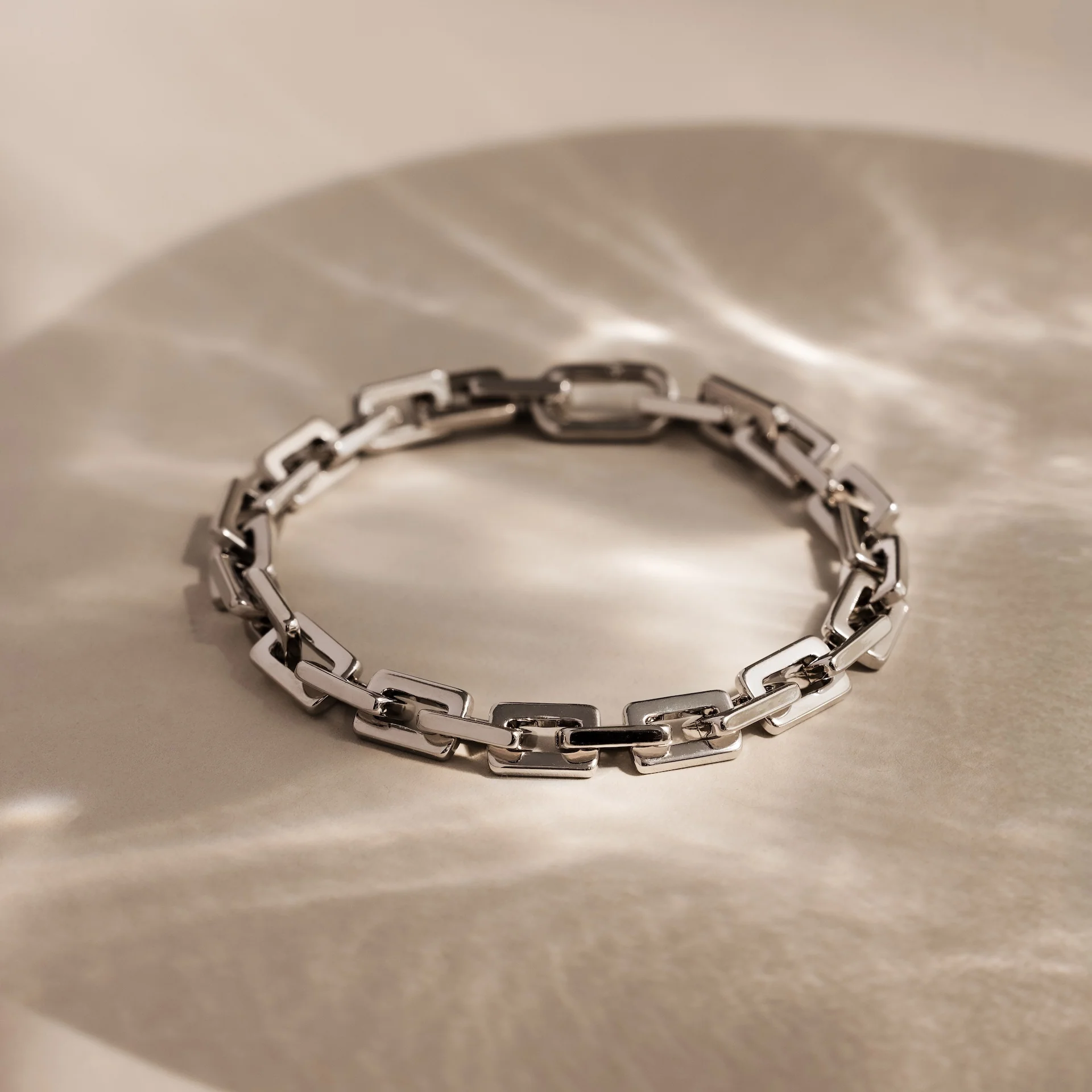 Eternal Link Bracelet in Silver - Image 5