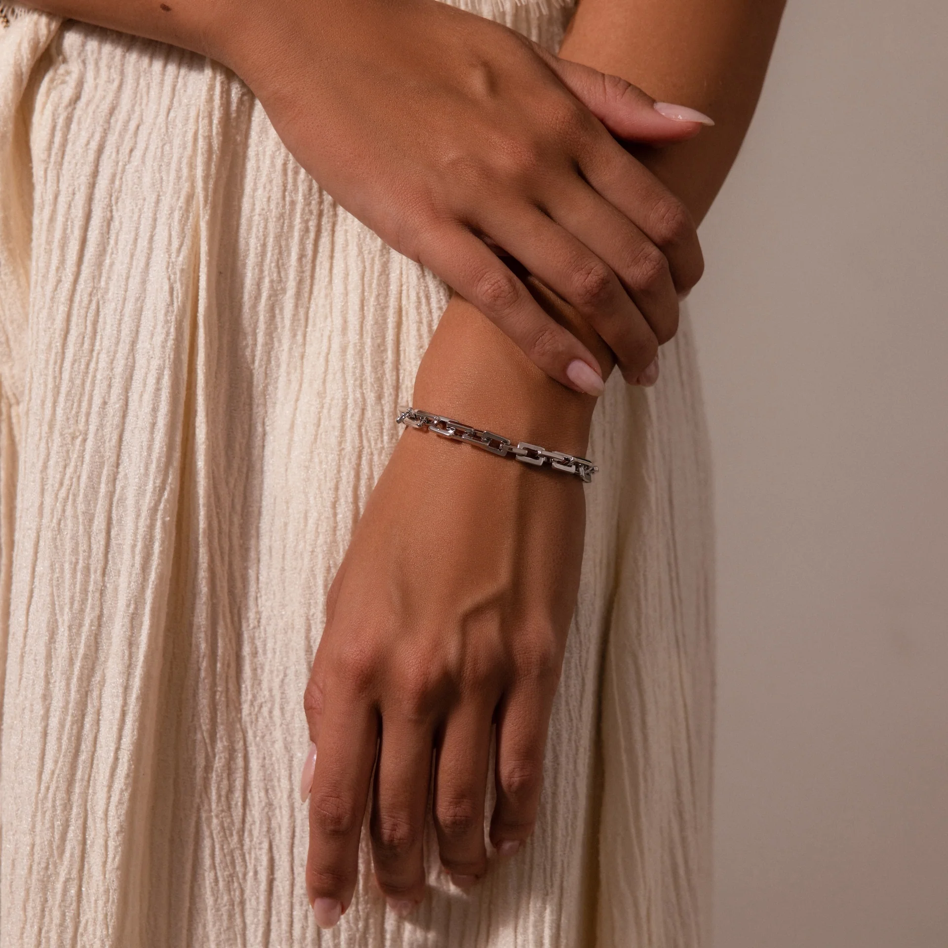 Eternal Link Bracelet in Silver - Image 6