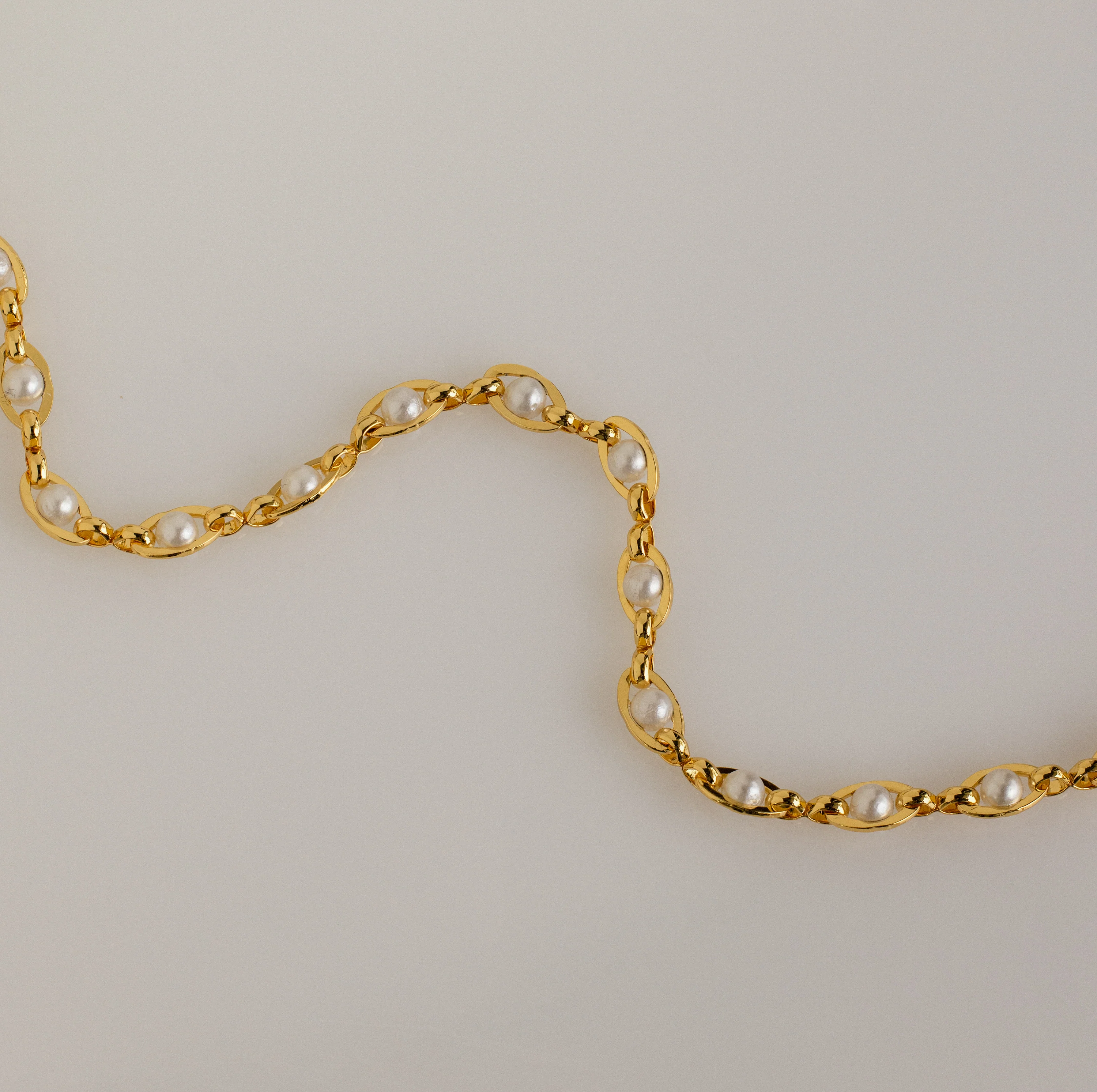 Eternity Pearl Bracelet in 18K Gold - Image 4