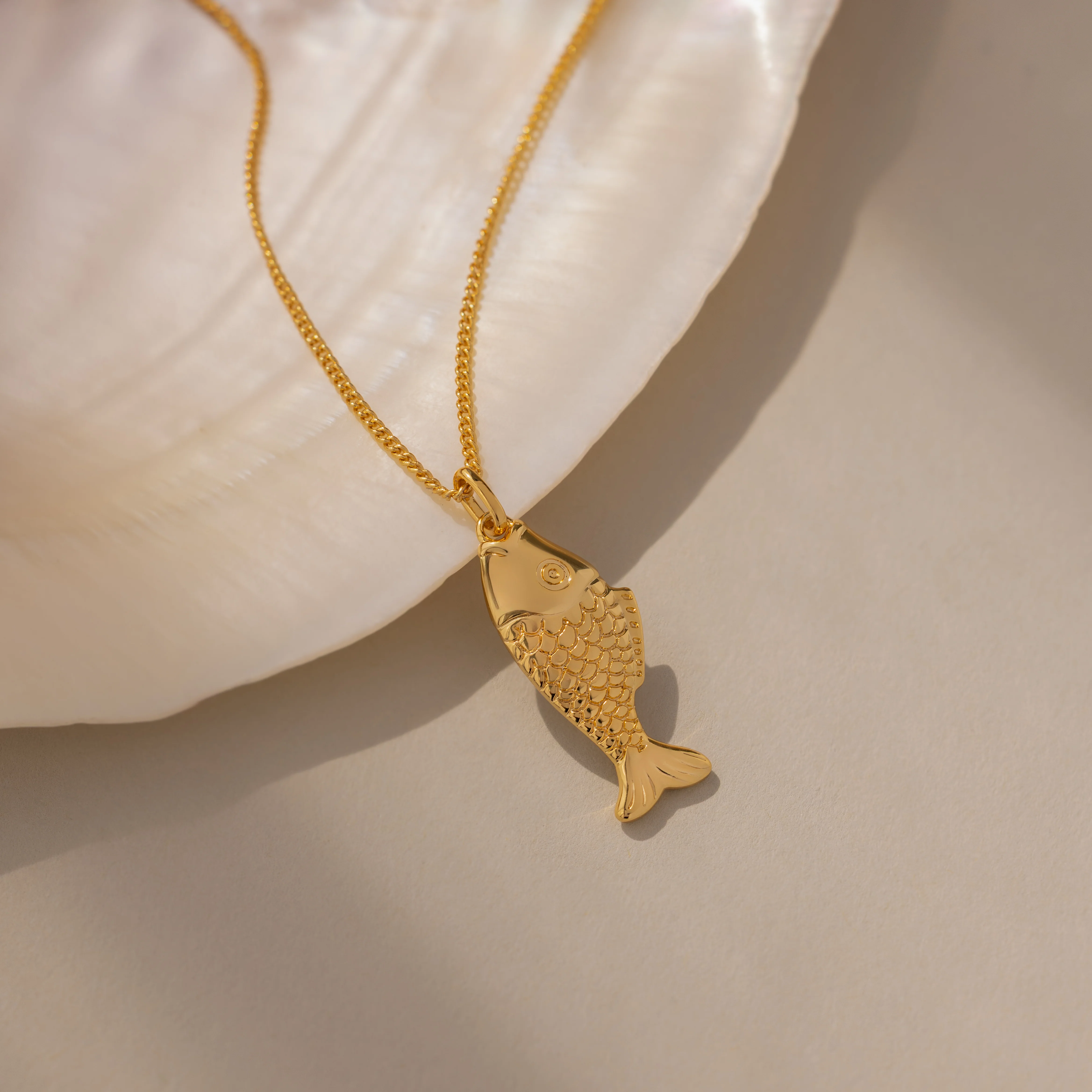 Fish Pendant Necklace in 18K Gold - Image 7