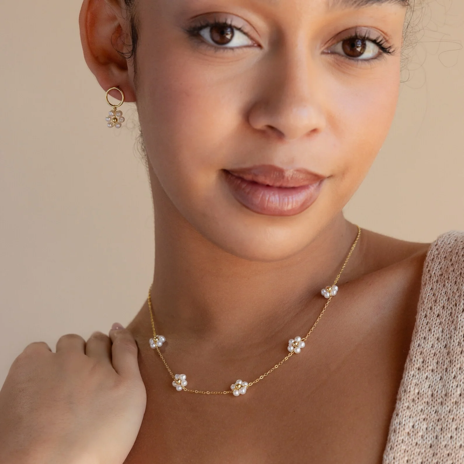 Flower Pearl Station Necklace in 18K Gold - Image 5