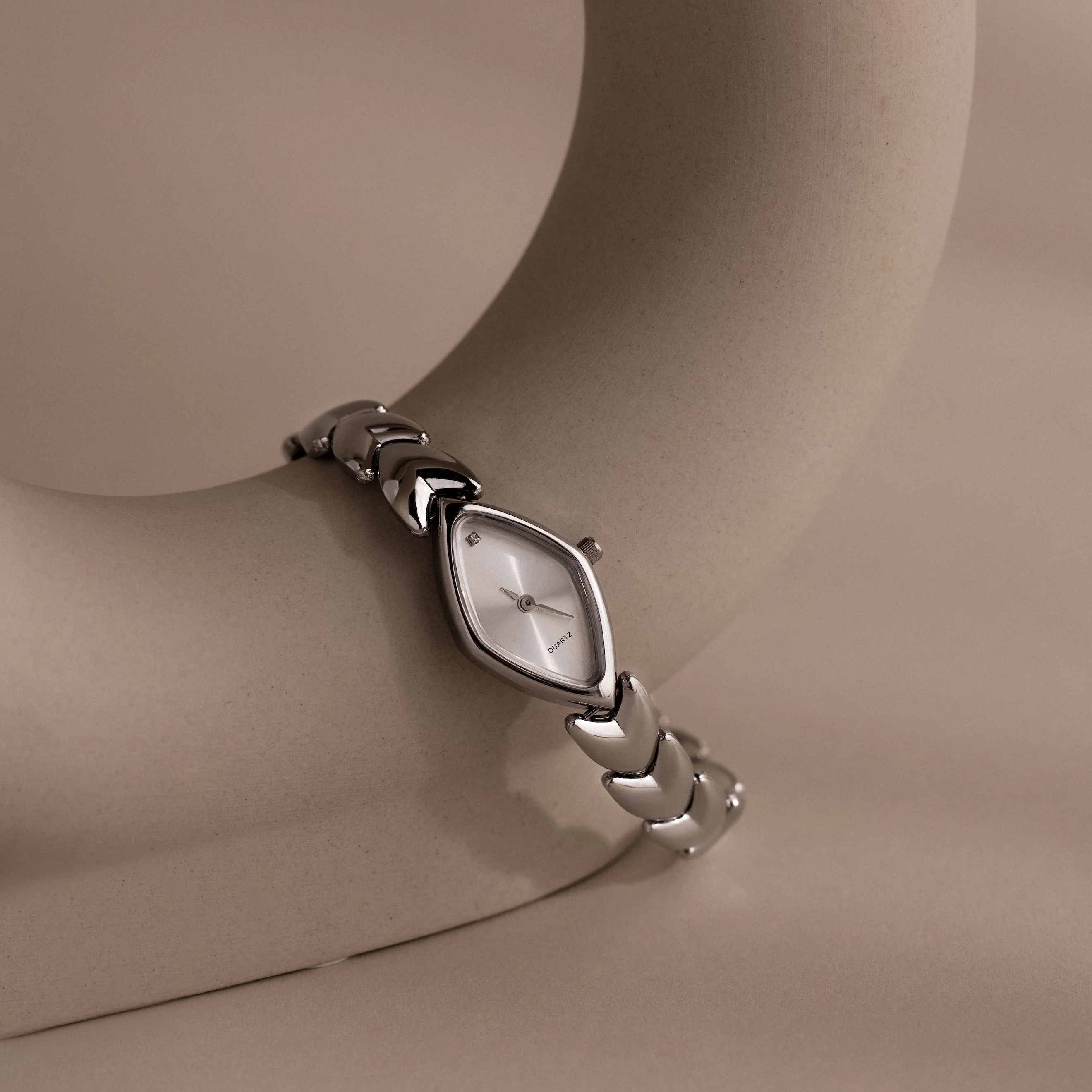 Geometric Oval Timepiece in Silver - Image 3