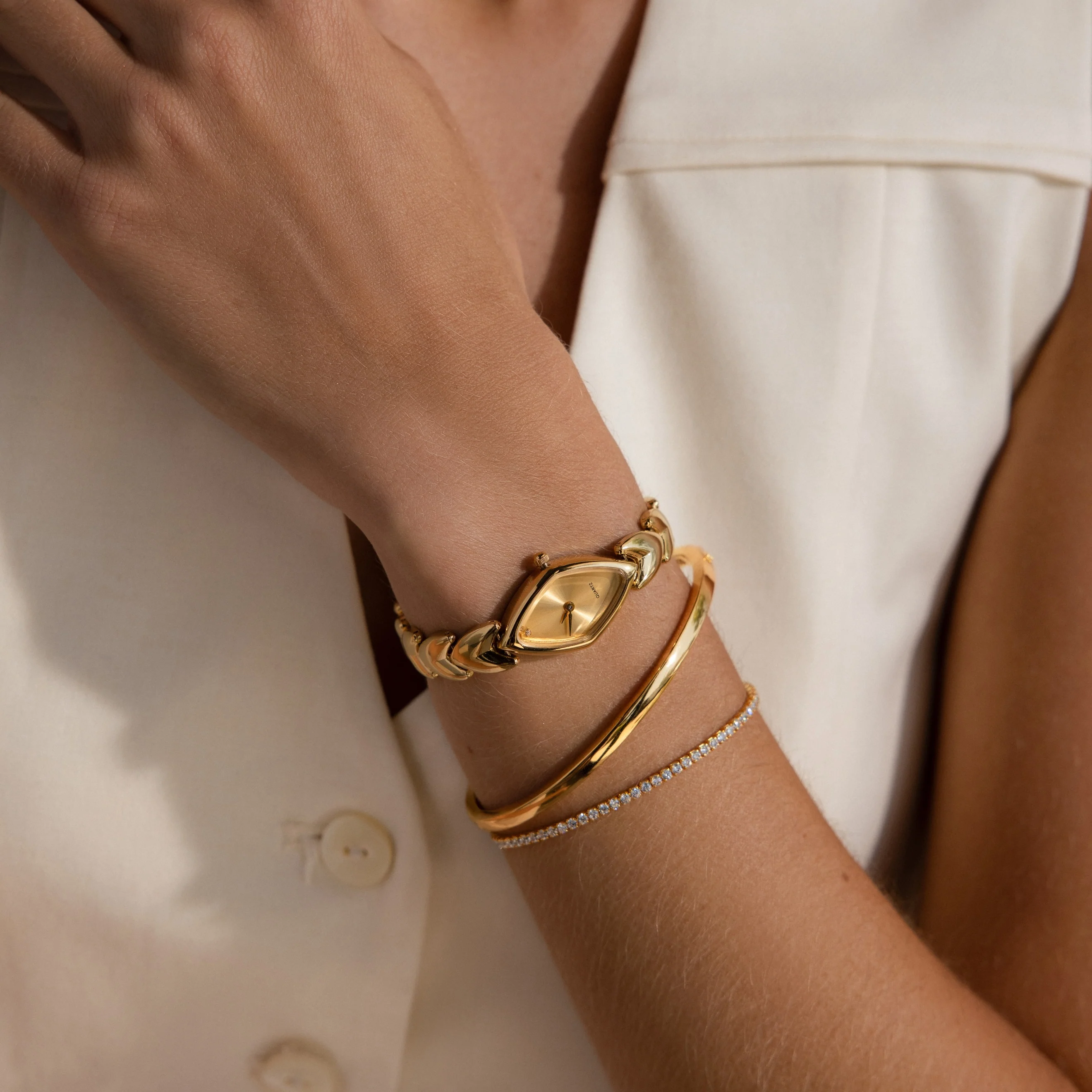 Geometric Oval Timepiece - Image 7