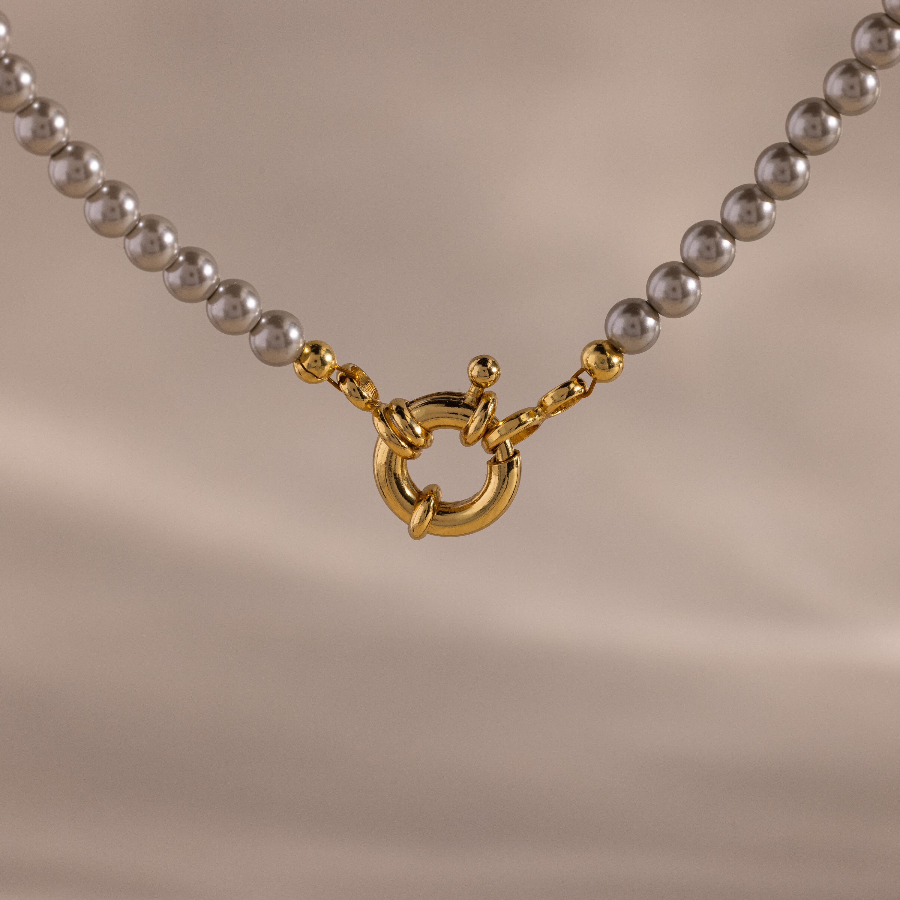 Grey Pearl Charm Necklace in 18K Gold - Image 5