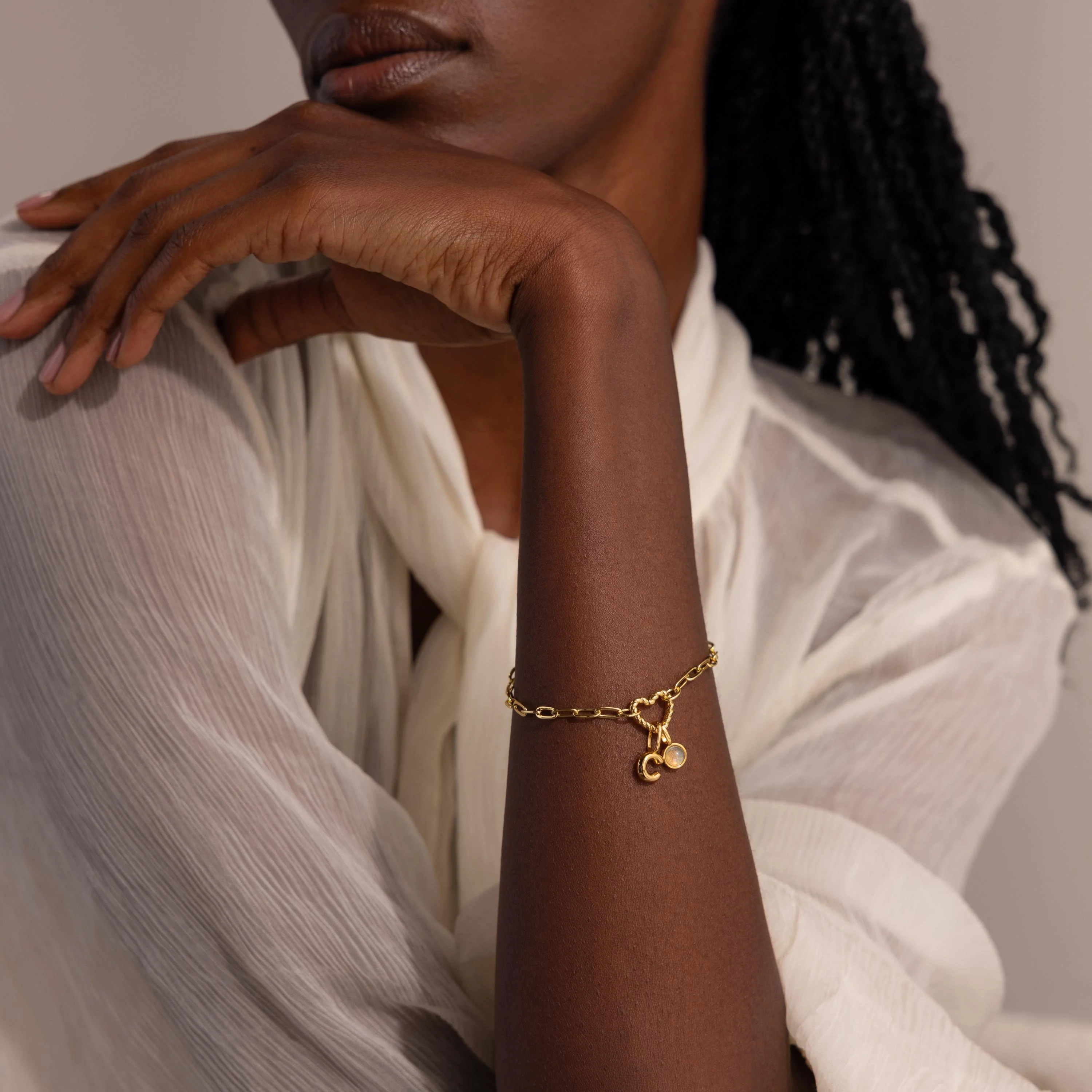 Heart Carabiner Paperclip Bracelet in 18K Gold - Image 4