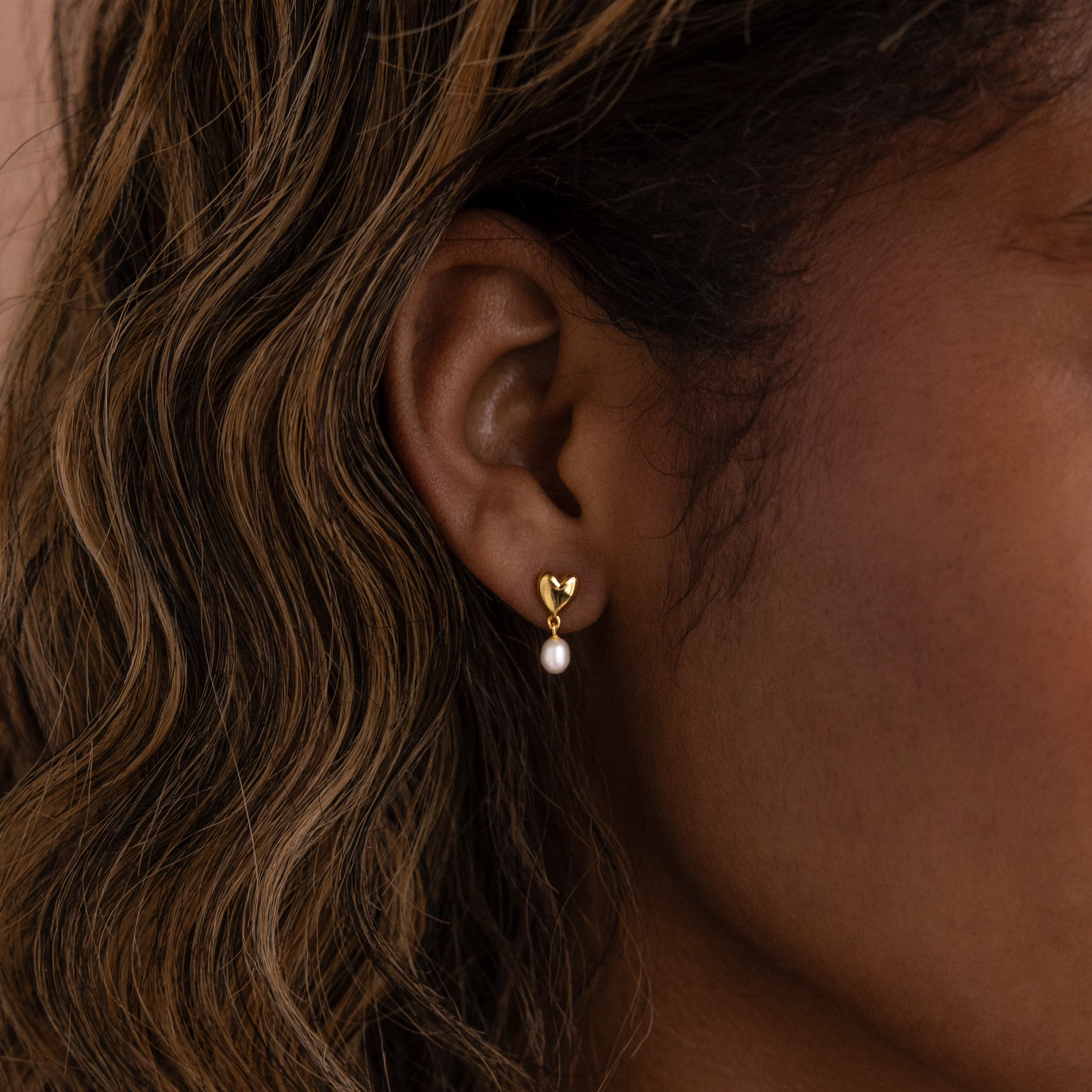 Heart Pearl Drop Earrings in 18K Gold - Image 2